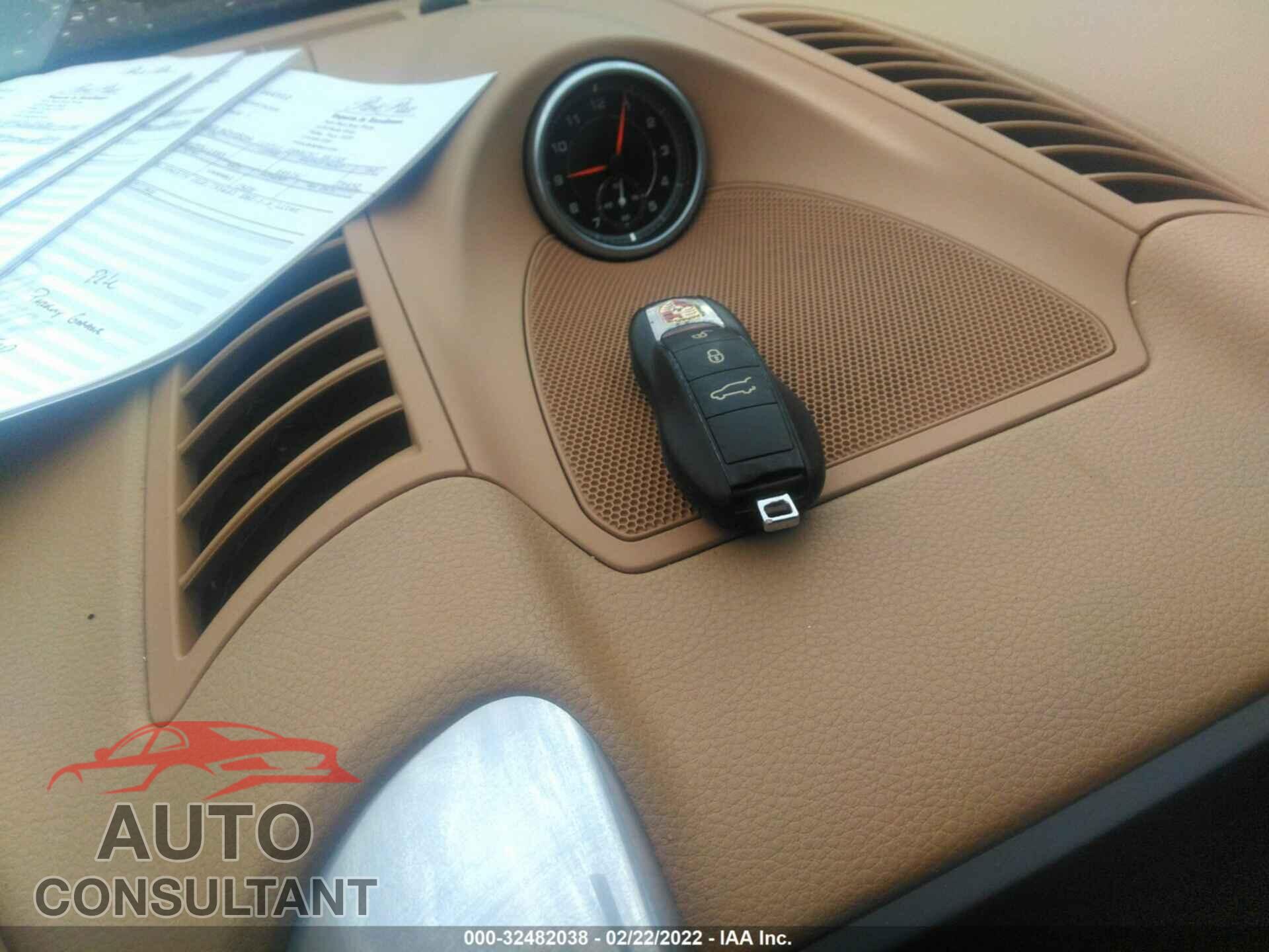 PORSCHE CAYENNE 2016 - WP1AA2A26GKA11885