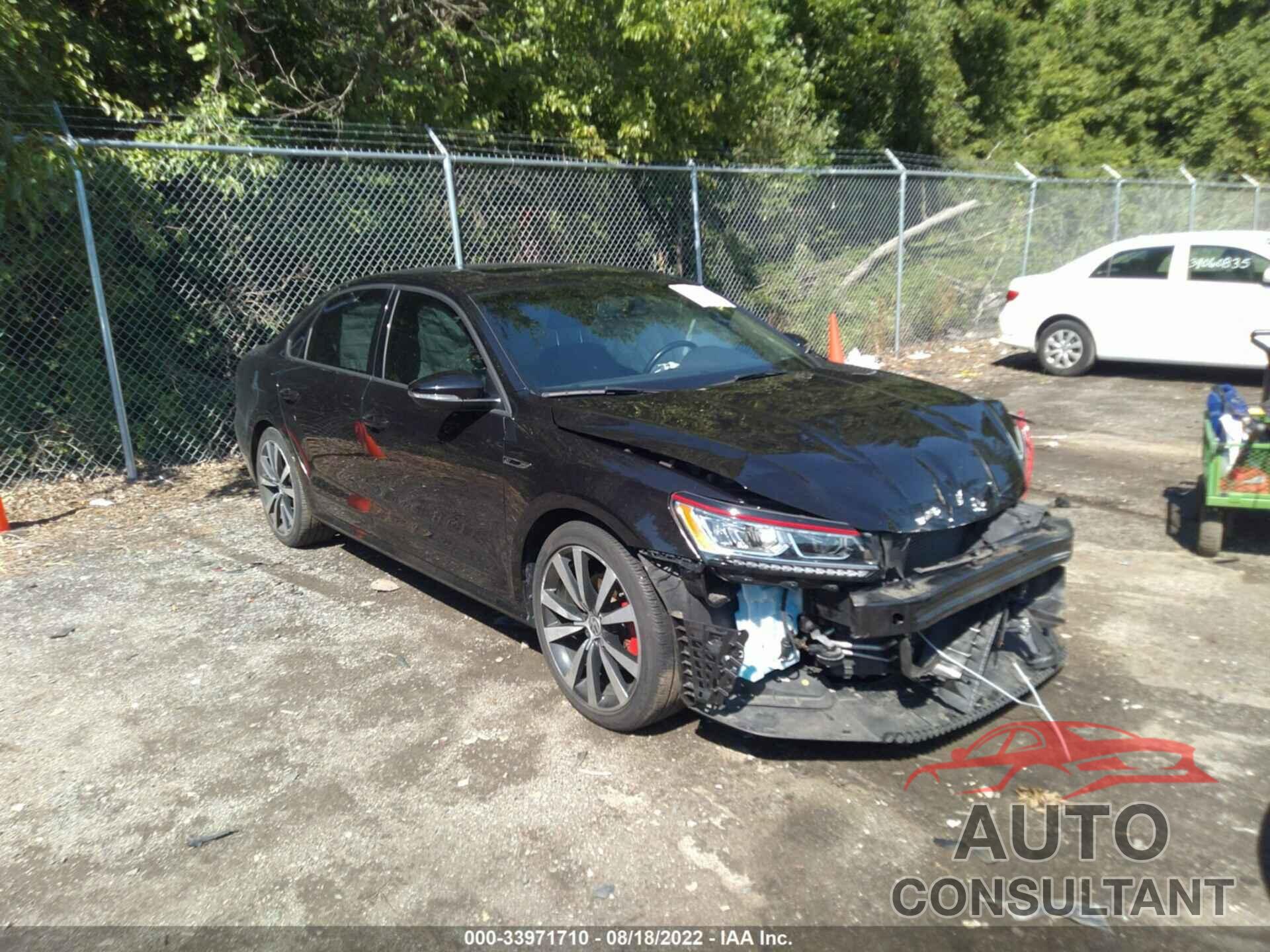 VOLKSWAGEN PASSAT 2018 - 1VWJM7A30JC018697