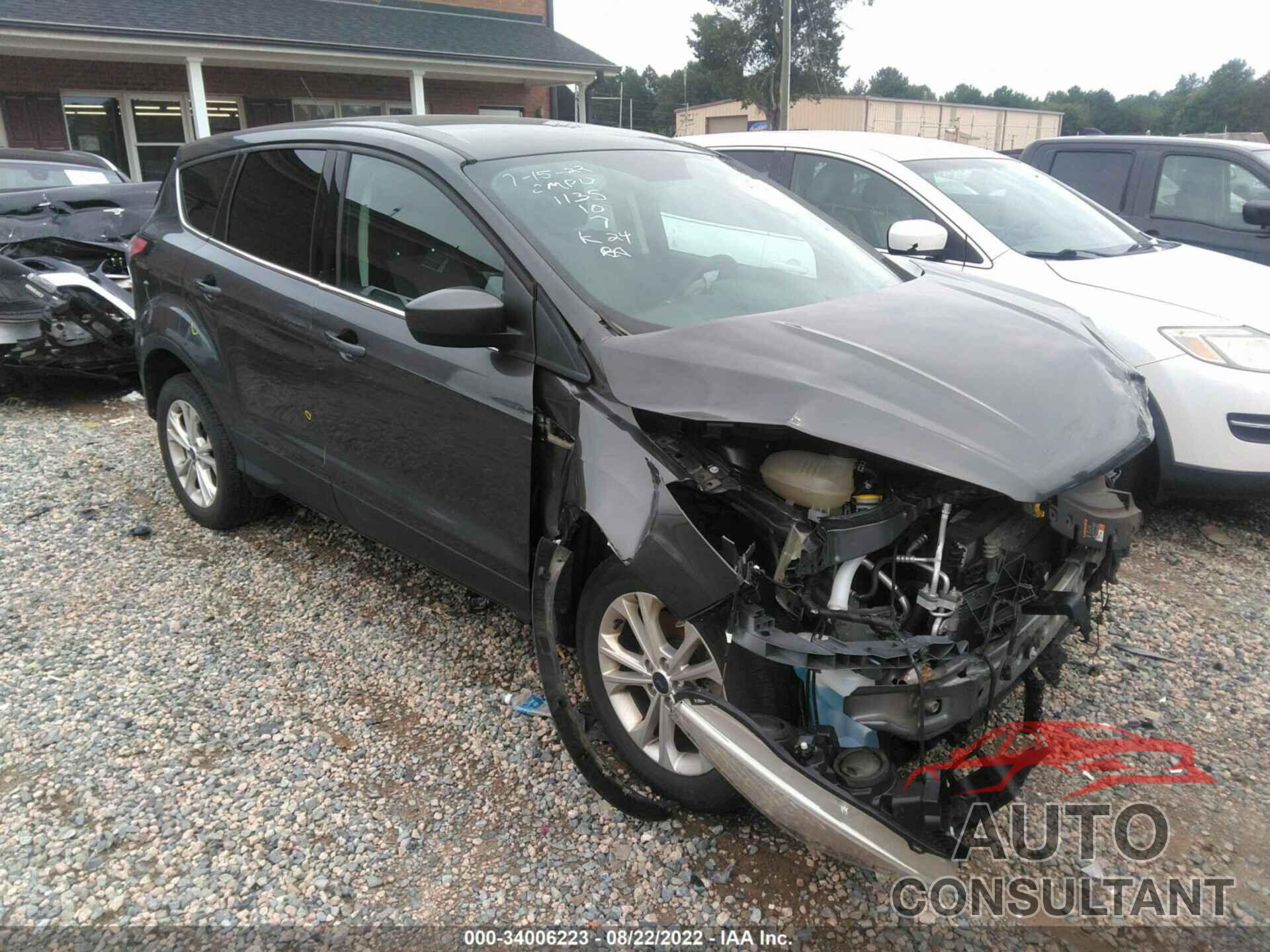 FORD ESCAPE 2017 - 1FMCU9GD5HUC17235