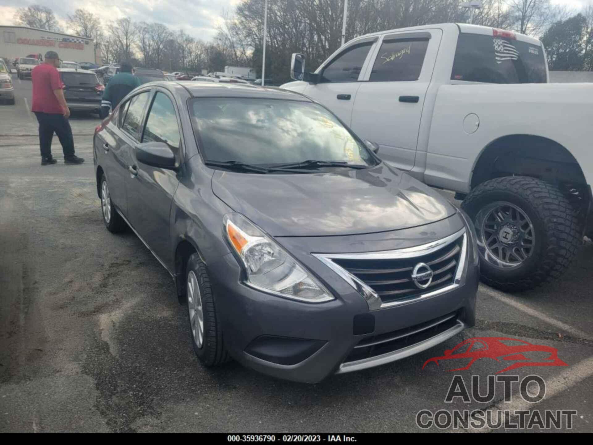 NISSAN VERSA 2018 - 3N1CN7AP7JL811885