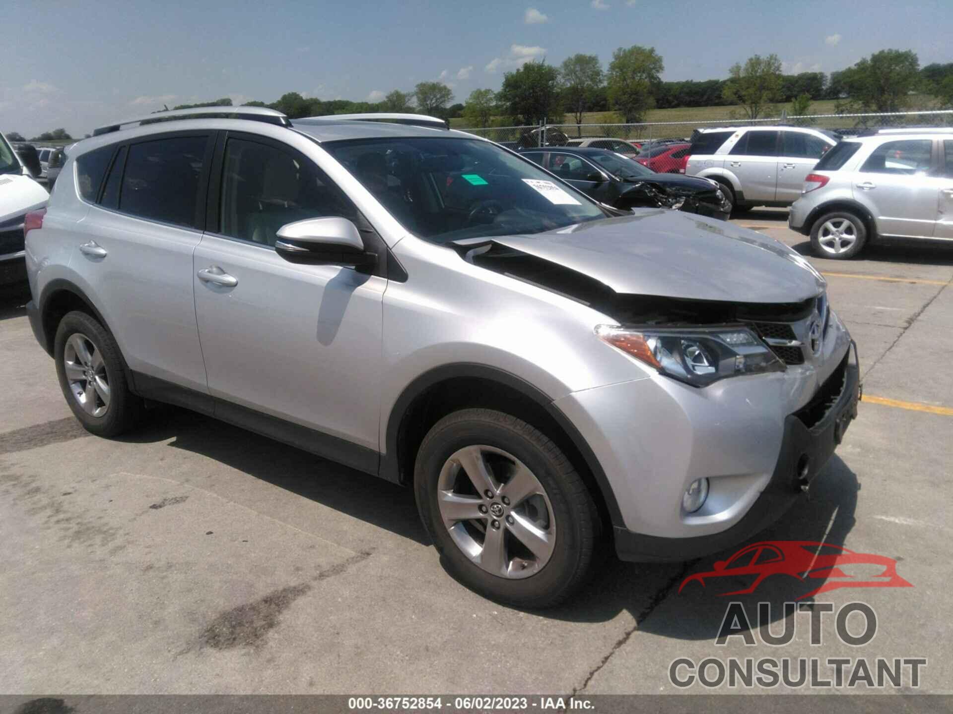 TOYOTA RAV4 2015 - JTMRFREV4FJ037666