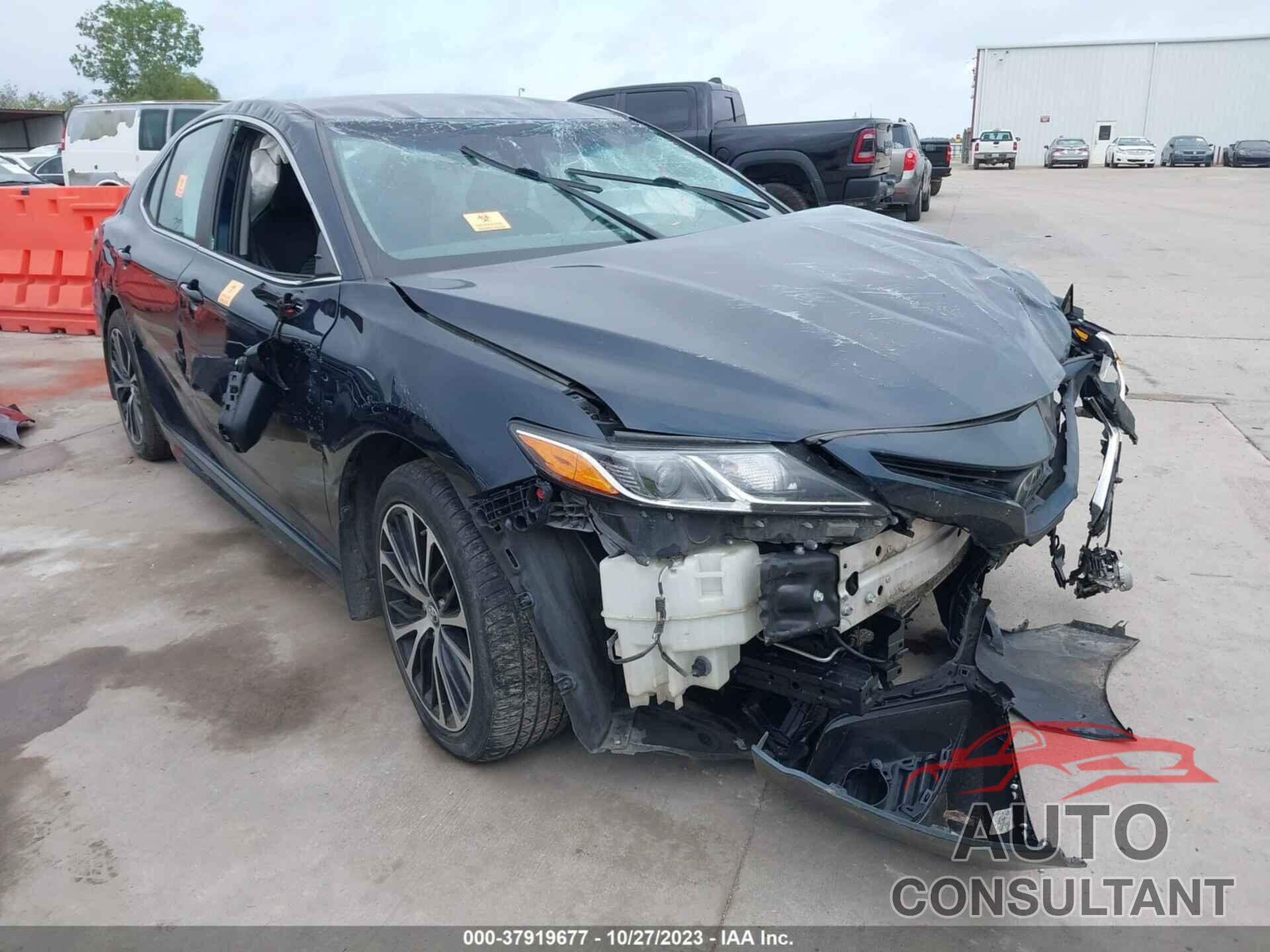 TOYOTA CAMRY 2018 - 4T1B11HK8JU649553