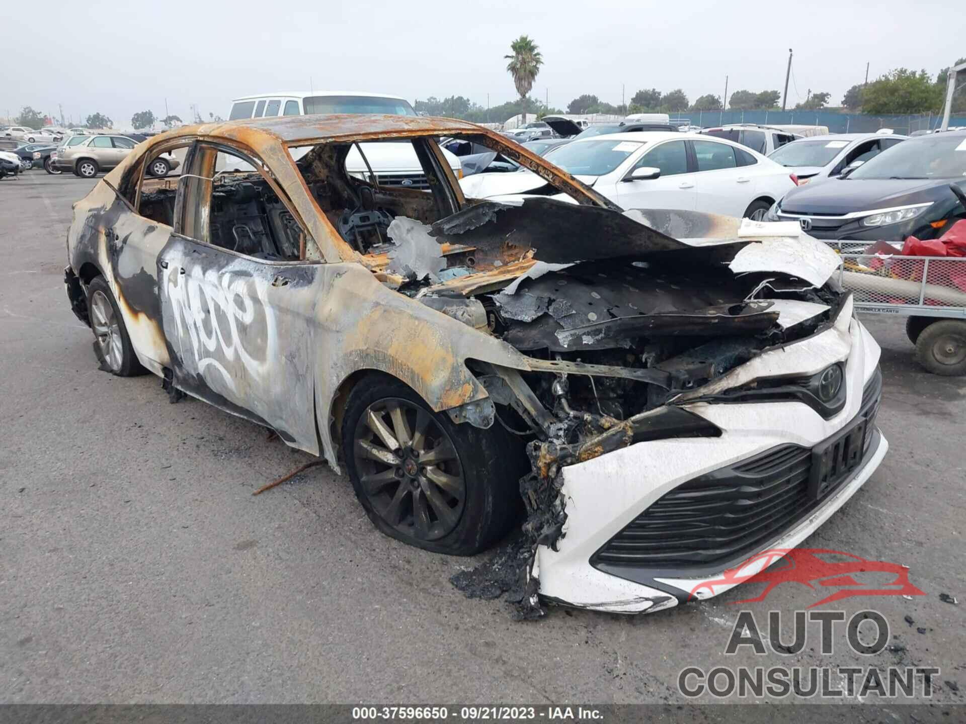 TOYOTA CAMRY 2018 - 4T1B11HK6JU109439