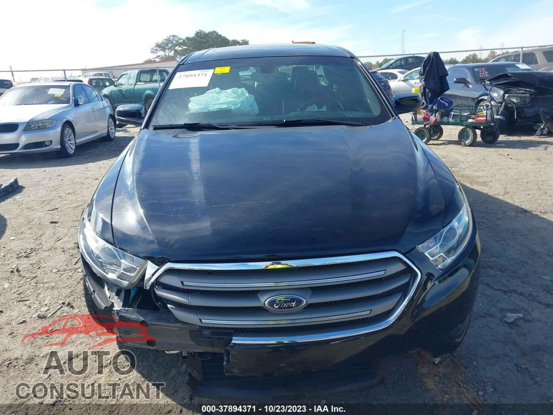 FORD TAURUS 2018 - 1FAHP2E85JG110954