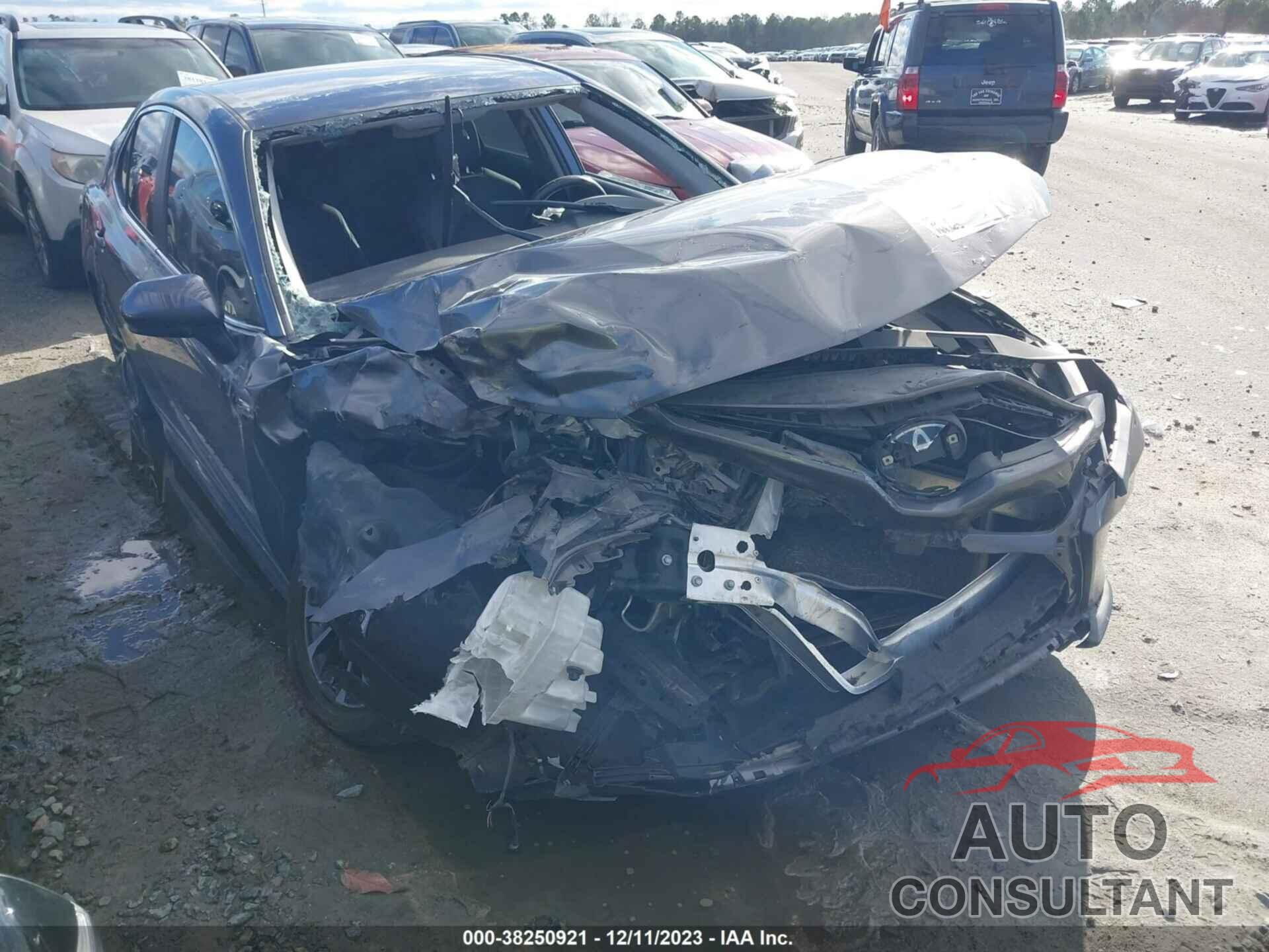 TOYOTA CAMRY 2018 - 4T1B11HK0JU608642