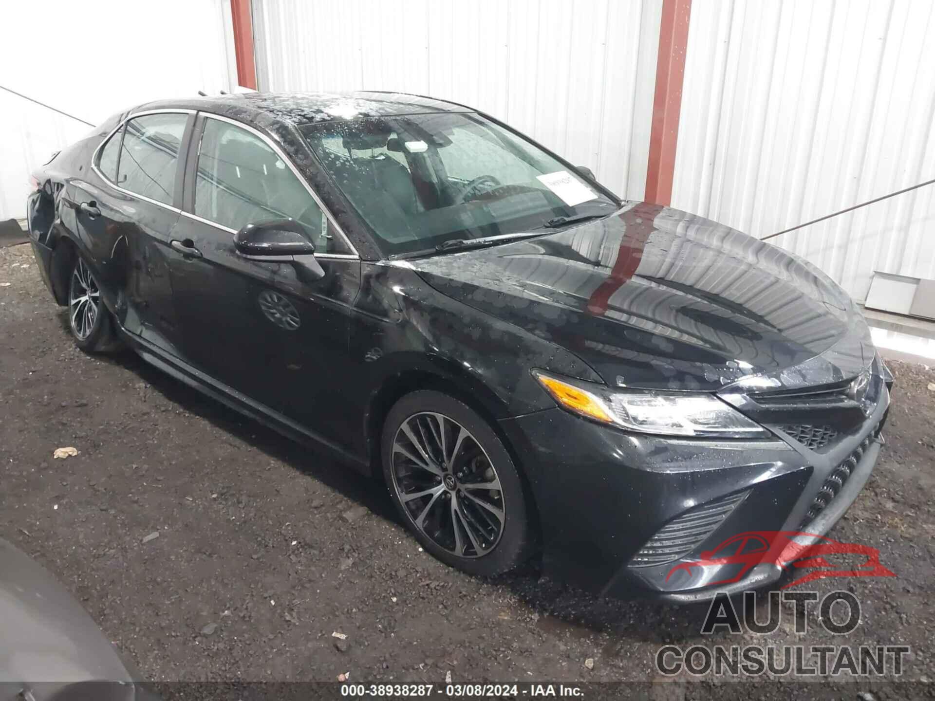 TOYOTA CAMRY 2018 - 4T1B11HK3JU585342