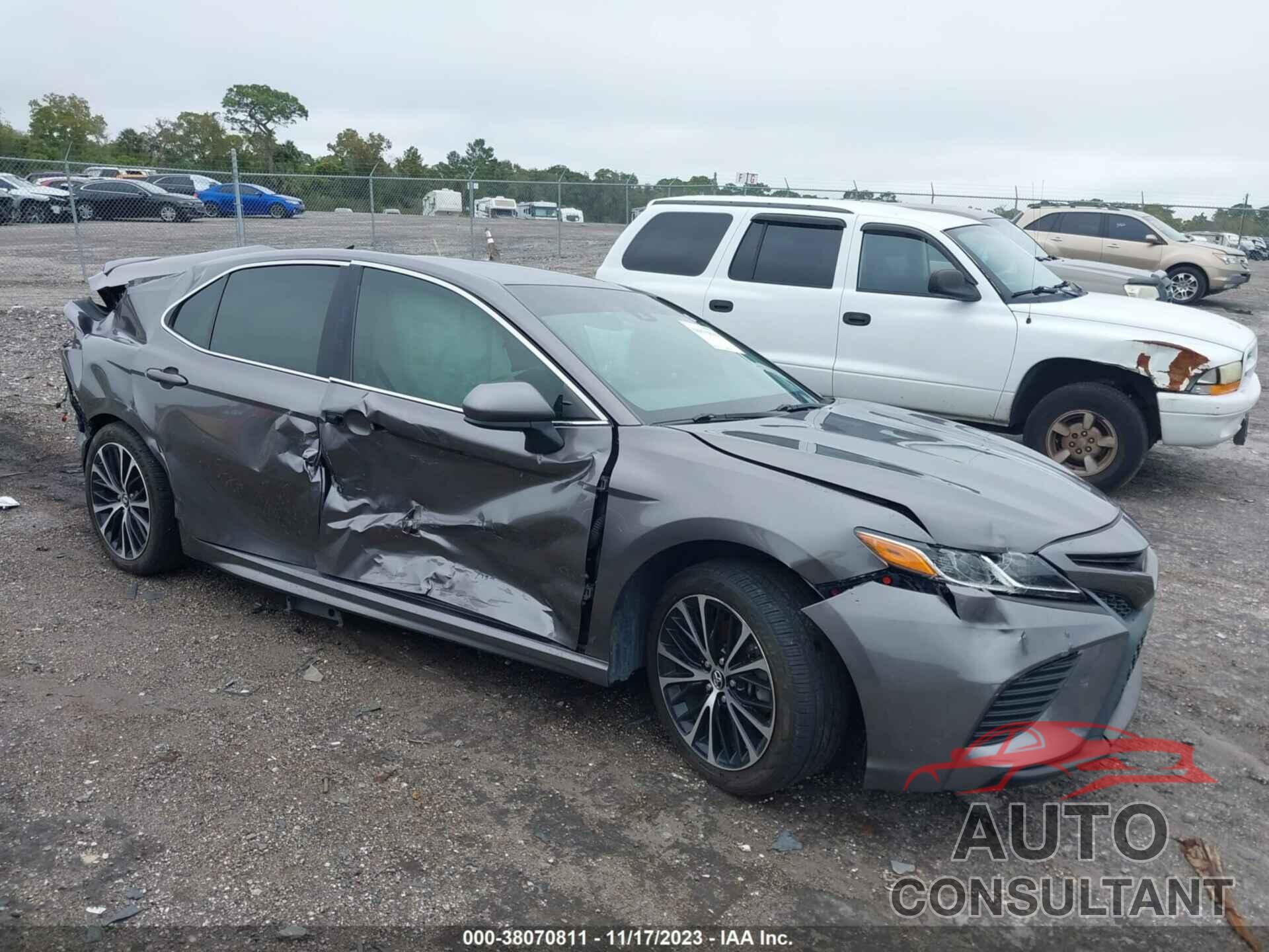 TOYOTA CAMRY 2018 - 4T1B11HKXJU659405