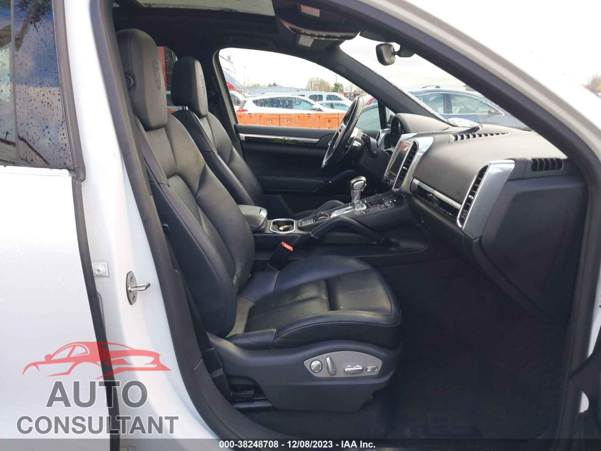 PORSCHE CAYENNE 2017 - WP1AA2A25HKA82657