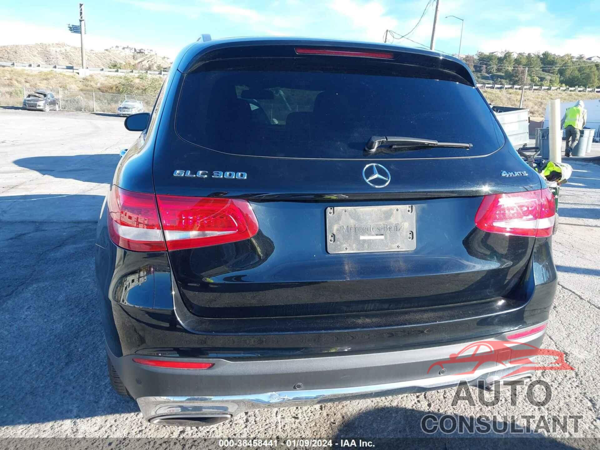 MERCEDES-BENZ GLC 300 2018 - WDC0G4KBXJV099796