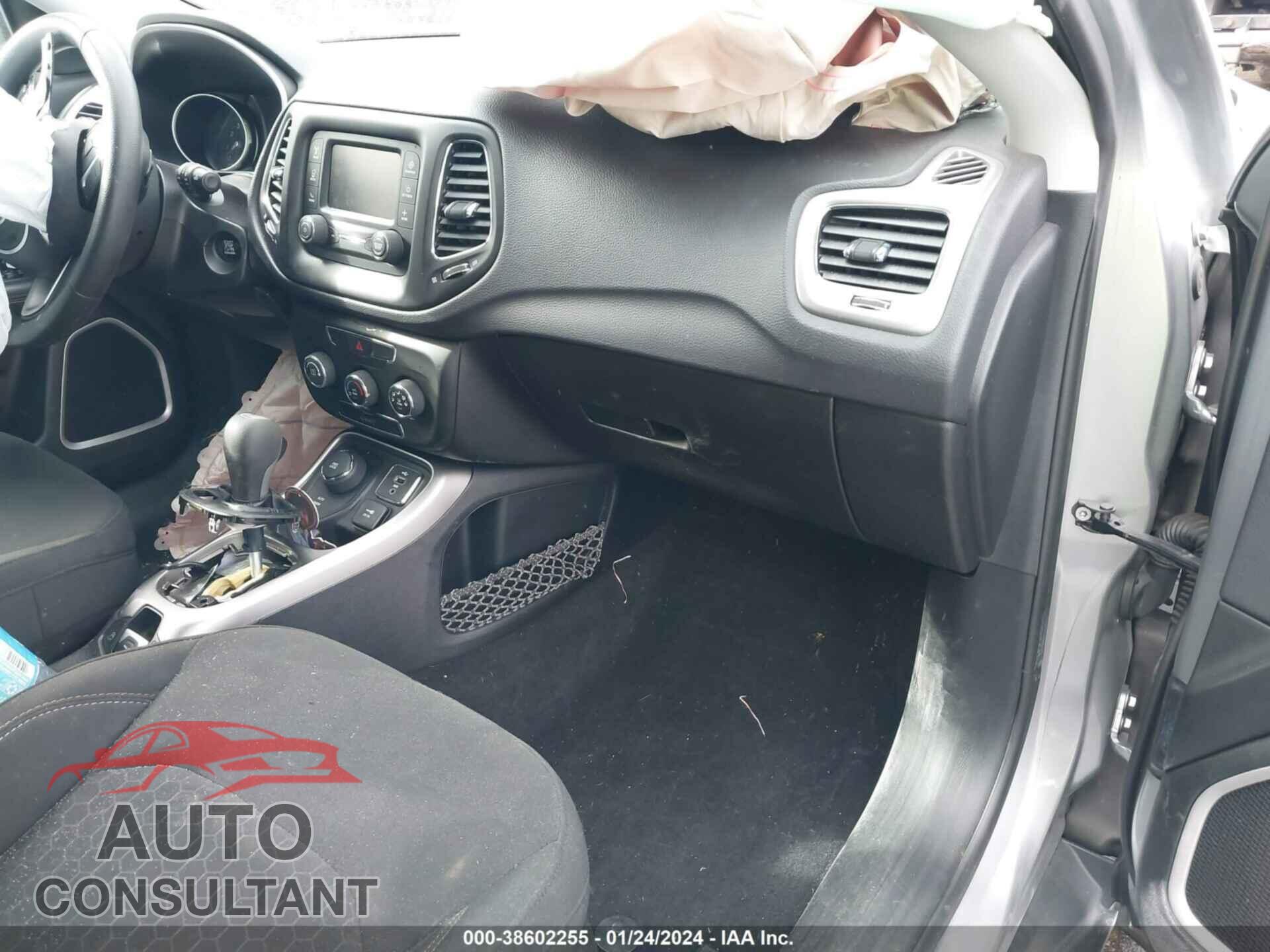 JEEP COMPASS 2018 - 3C4NJDAB1JT131727