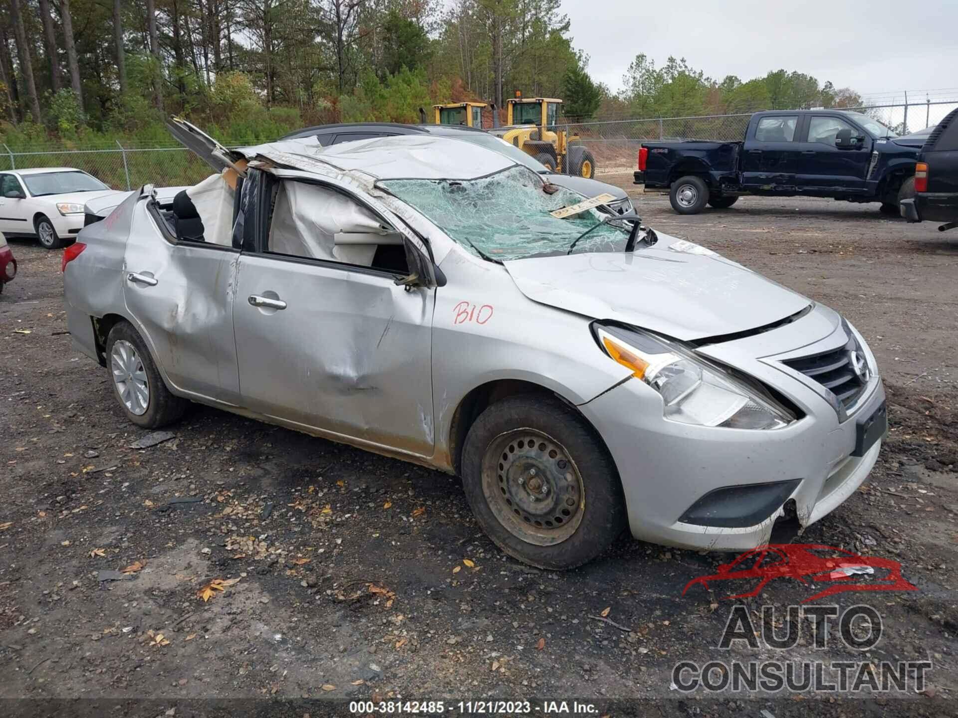 NISSAN VERSA 2018 - 3N1CN7APXJL810844