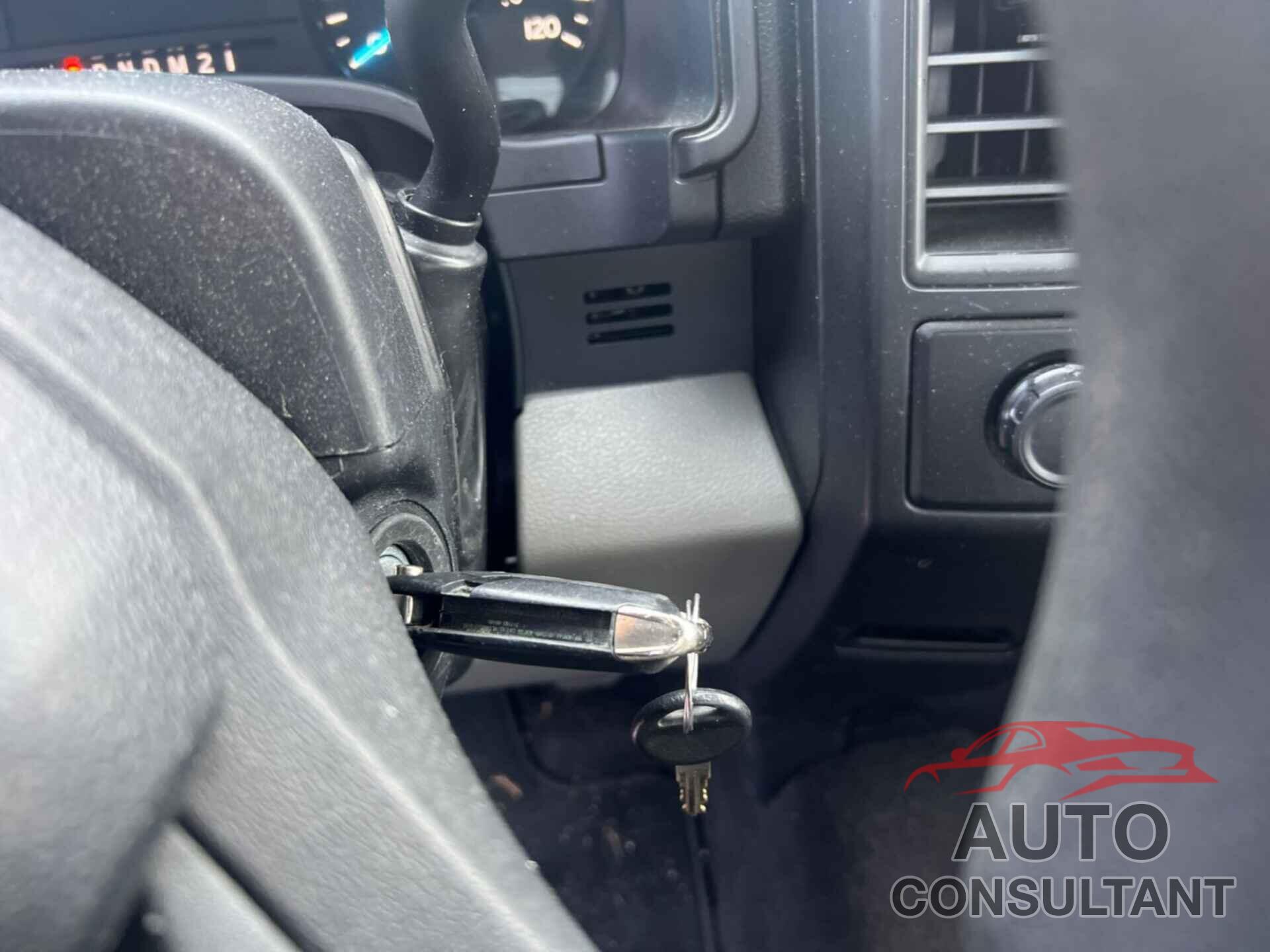 FORD F-150 2019 - 1FTMF1EB1KKC43663