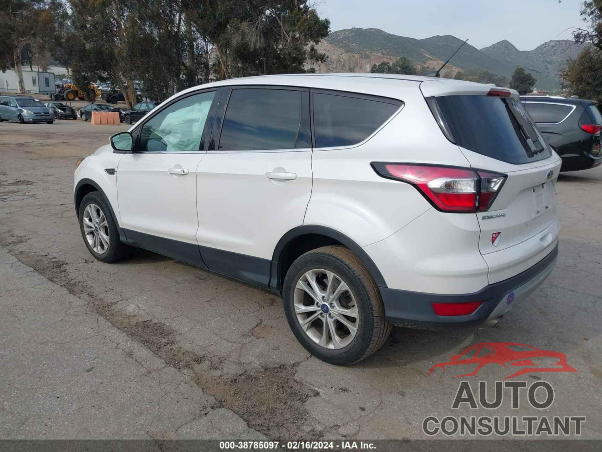 FORD ESCAPE 2017 - 1FMCU9GD3HUC02667