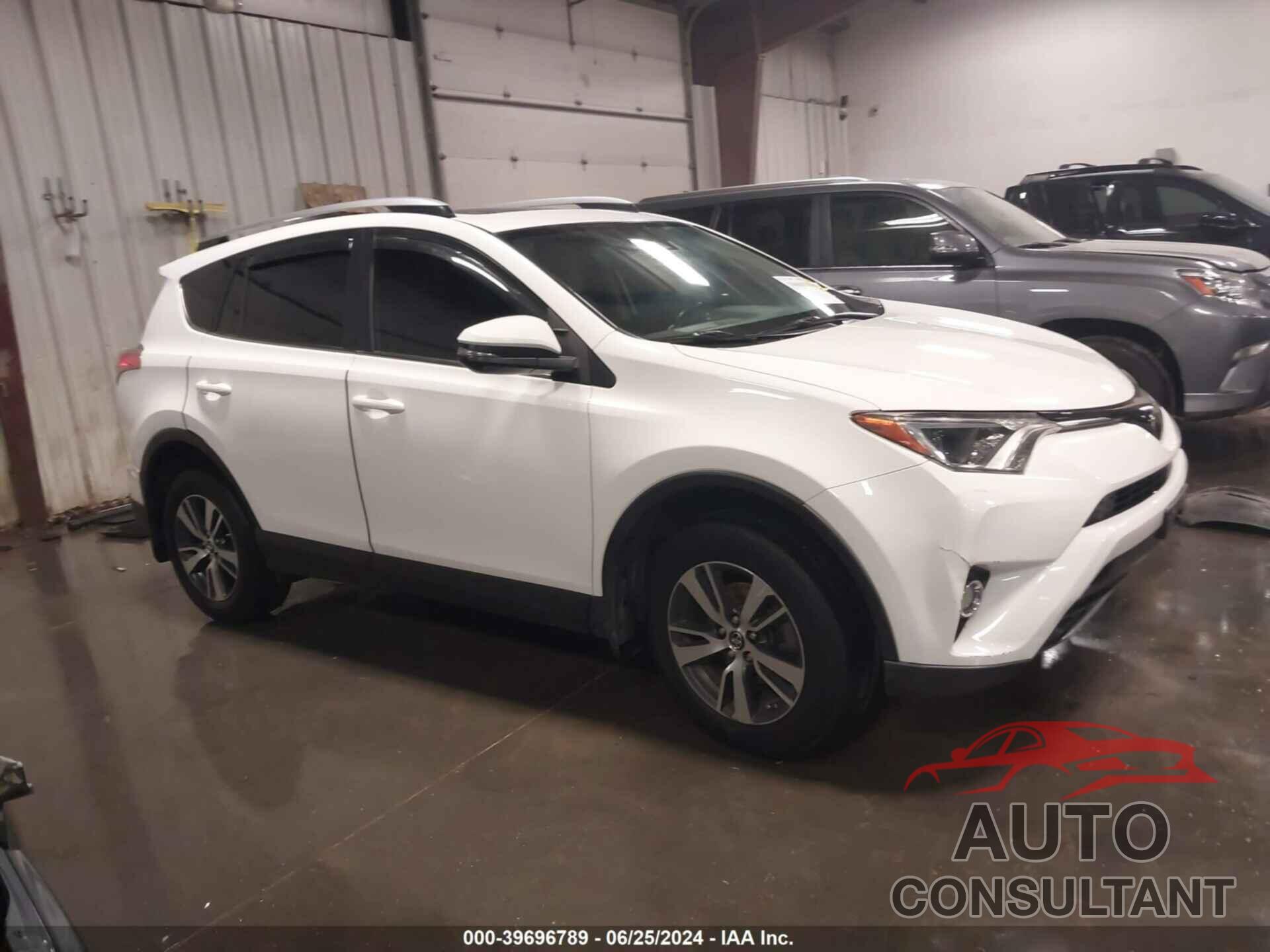 TOYOTA RAV4 2017 - JTMRFREV3HD206223