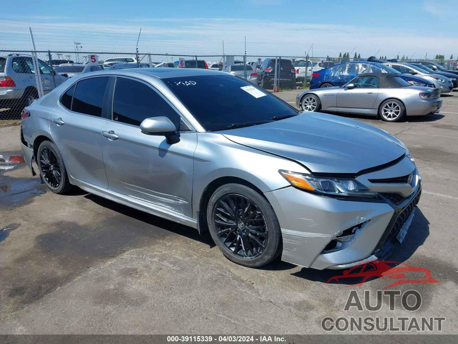 TOYOTA CAMRY 2018 - 4T1B11HK1JU048890