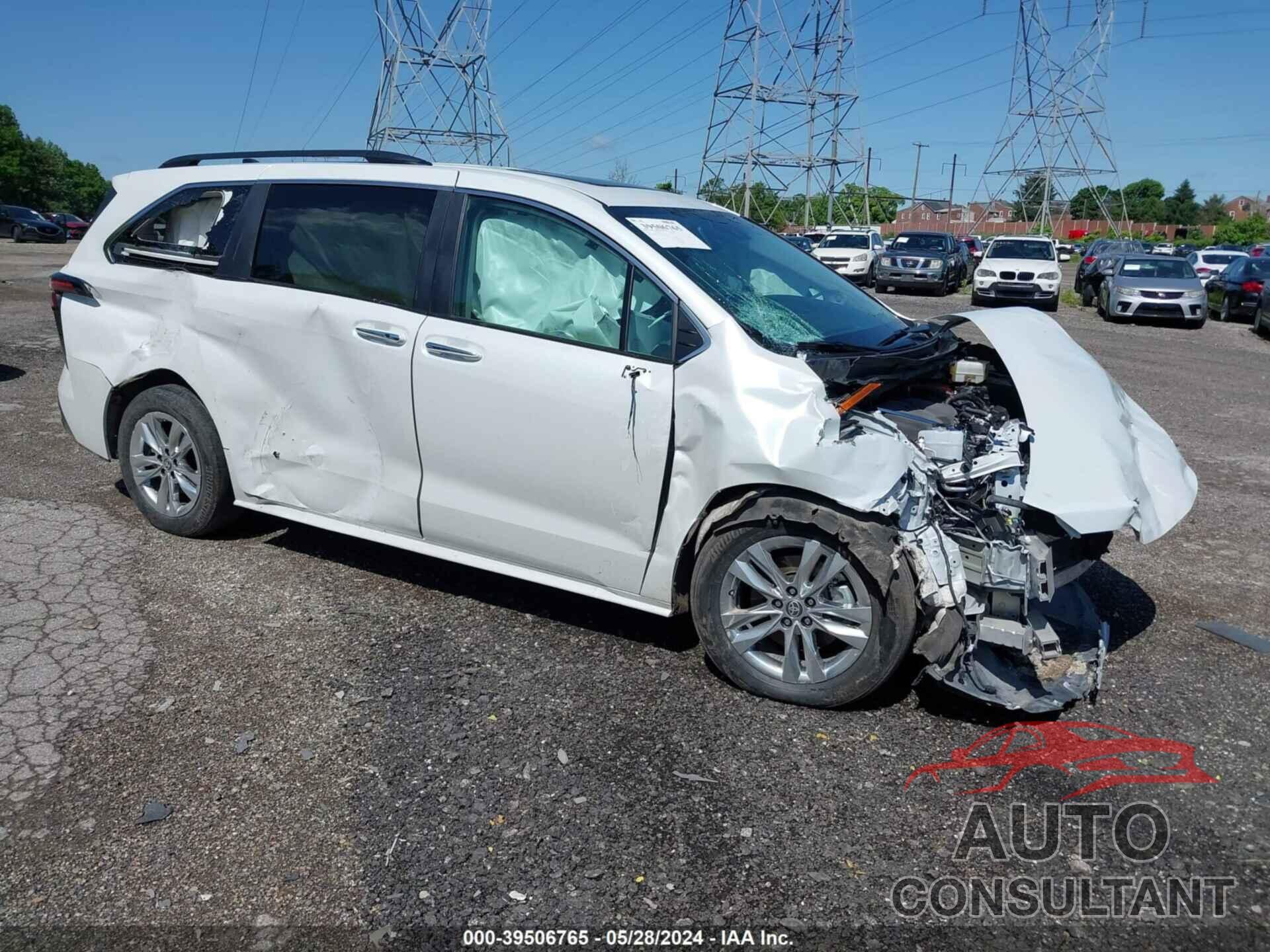 TOYOTA SIENNA 2022 - 5TDJSKFC4NS048519