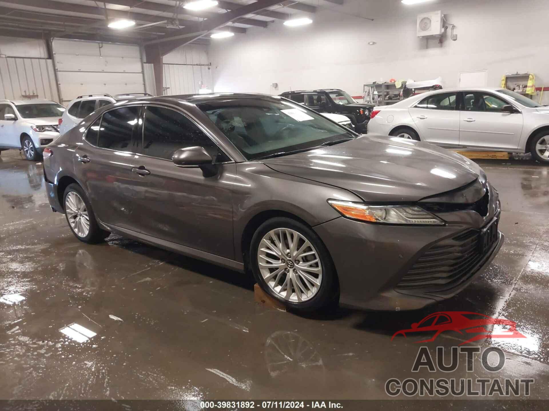 TOYOTA CAMRY 2018 - 4T1B11HK8JU043850