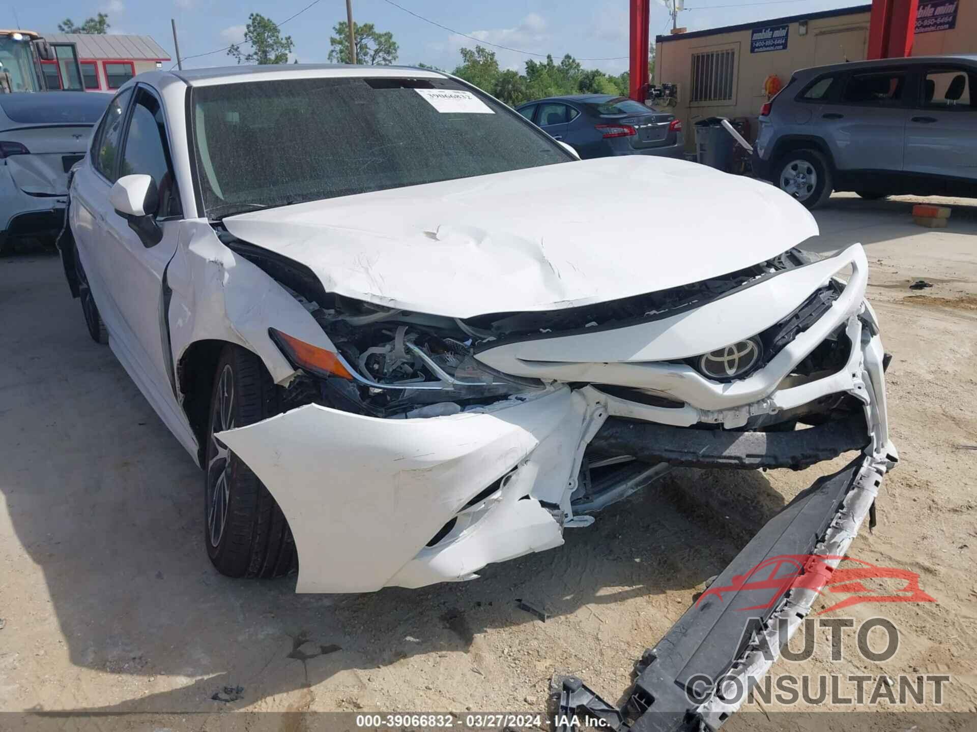 TOYOTA CAMRY 2018 - 4T1B11HK6JU554179