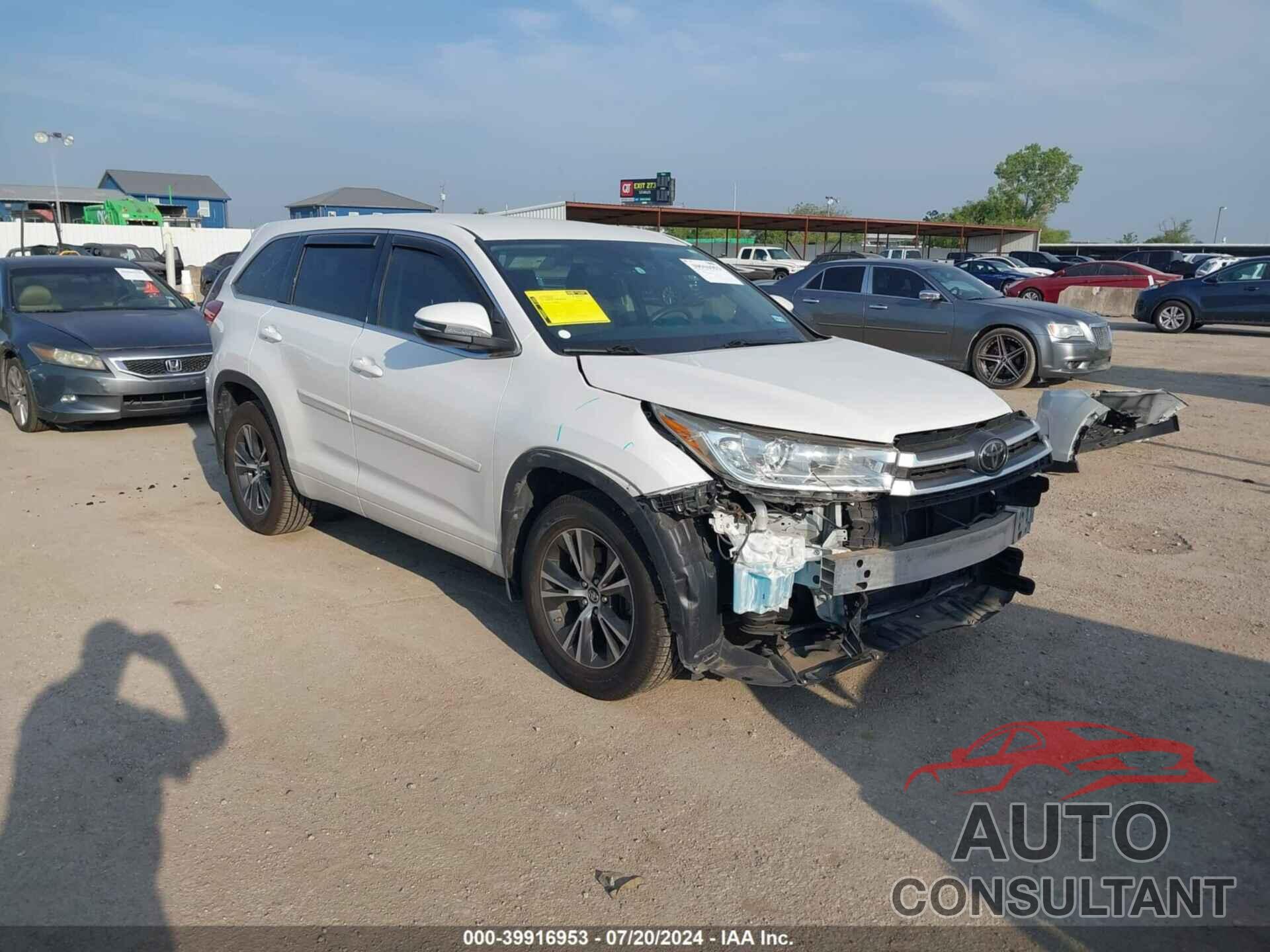 TOYOTA HIGHLANDER 2018 - 5TDZARFH3JS033031