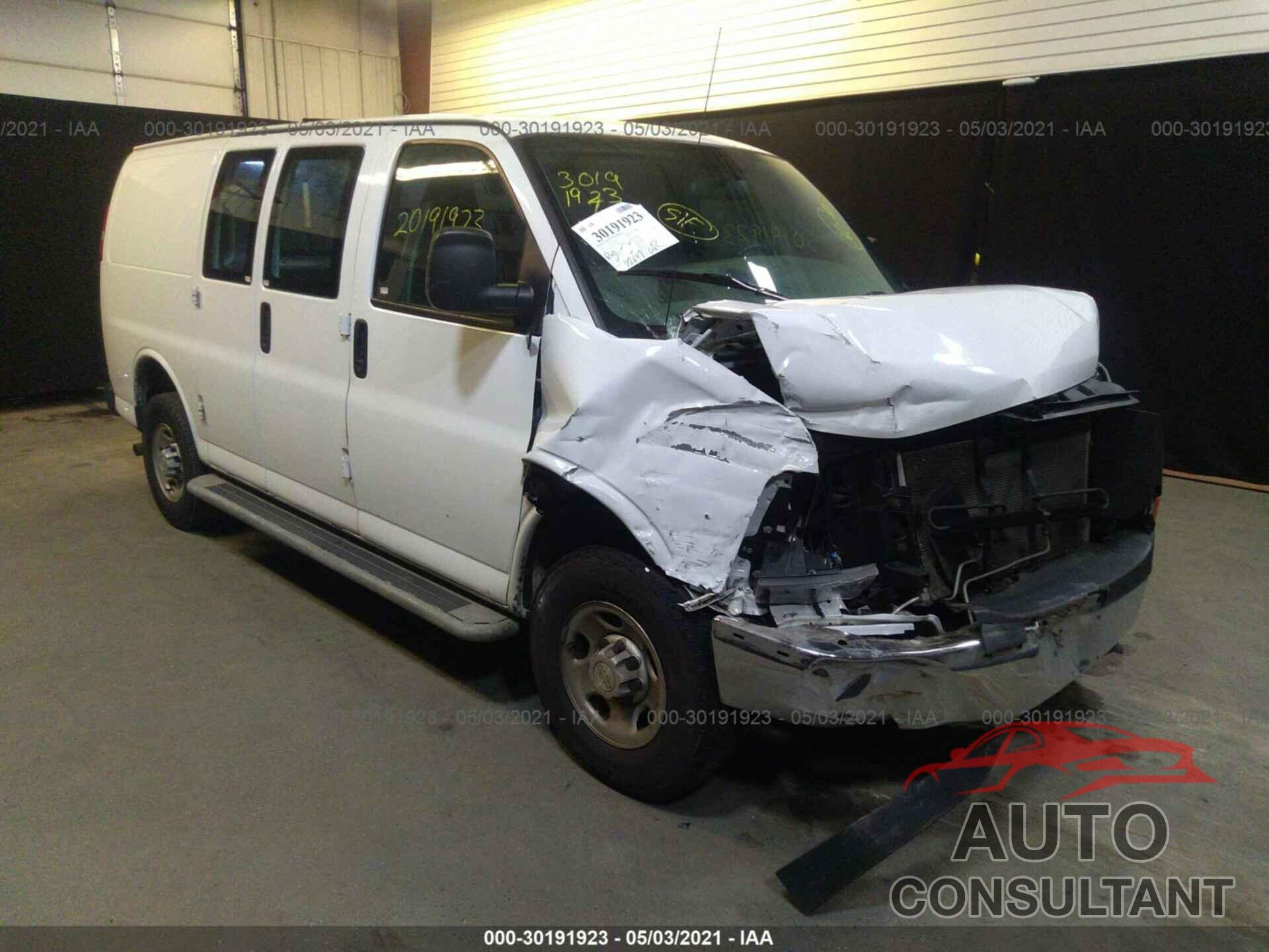 CHEVROLET EXPRESS CARGO VAN 2018 - 1GCWGAFG2J1908669