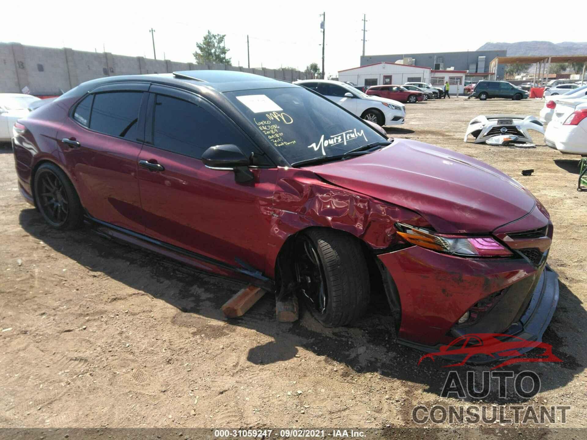 TOYOTA CAMRY 2018 - 4T1B11HK1JU577031