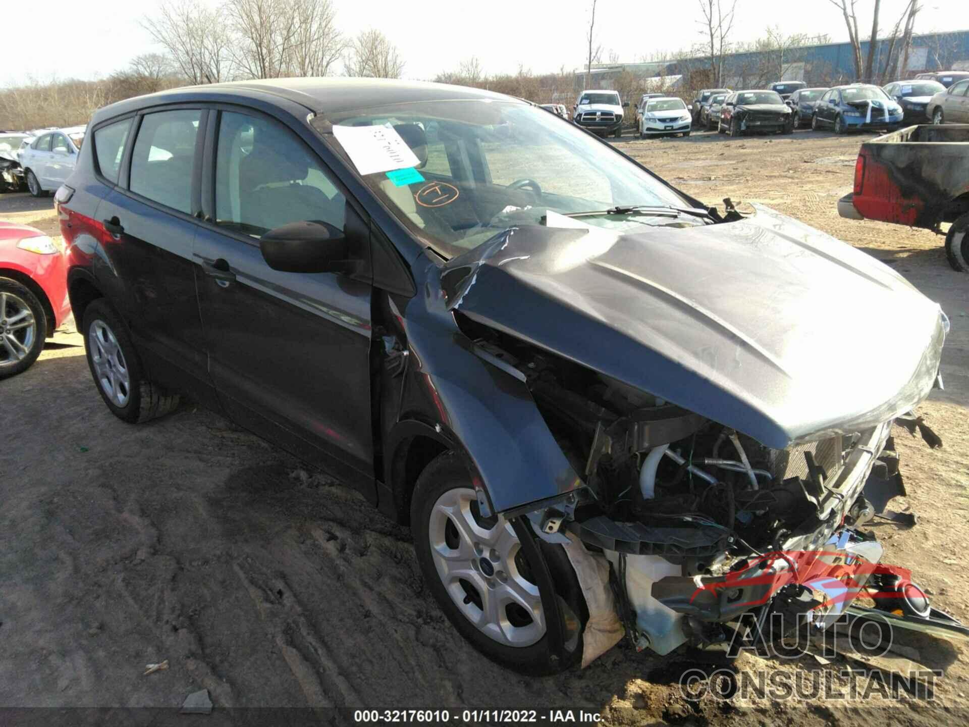 FORD ESCAPE 2017 - 1FMCU0F7XHUE03912