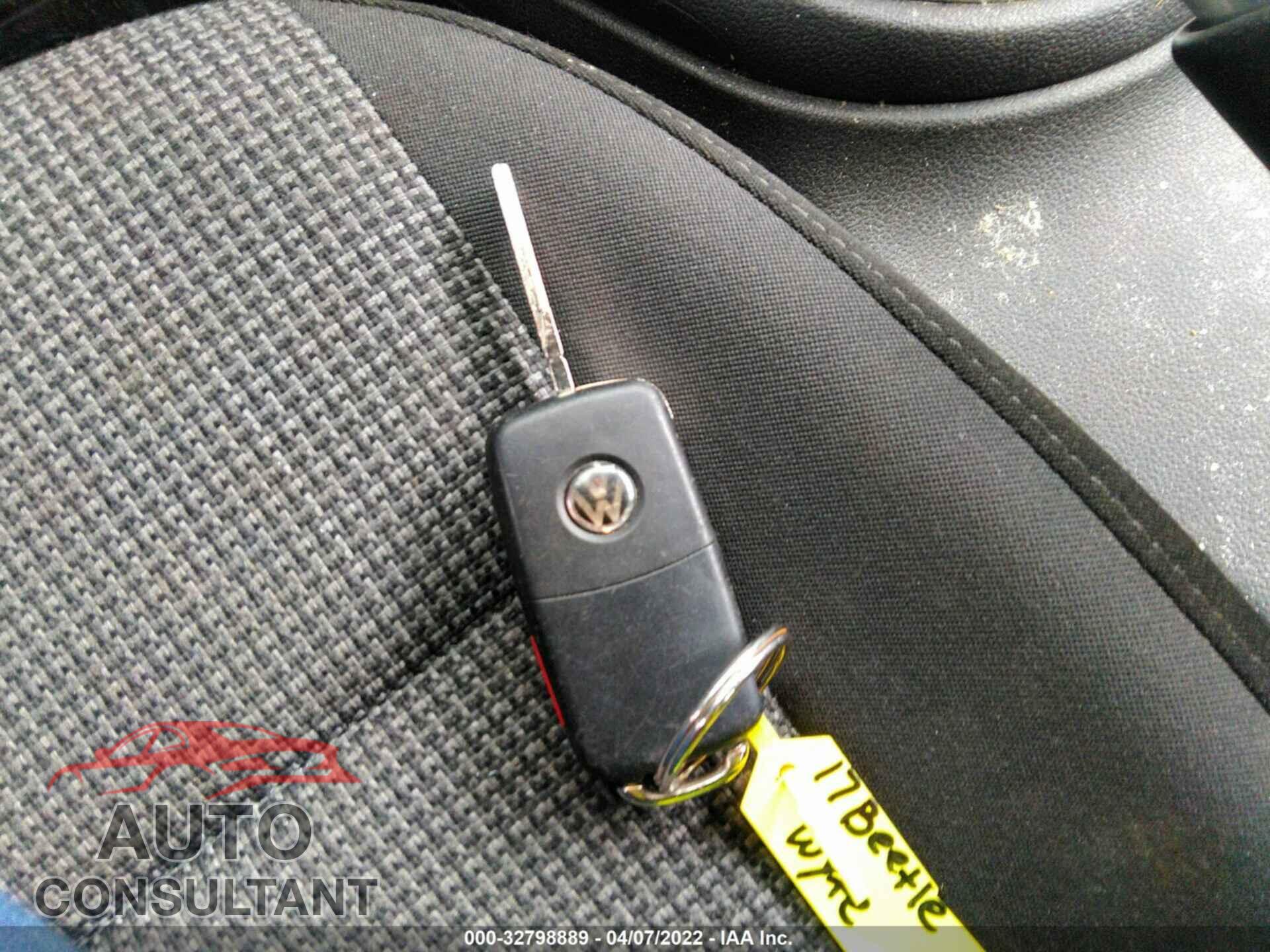 VOLKSWAGEN BEETLE 2017 - 3VWF17AT9HM606010
