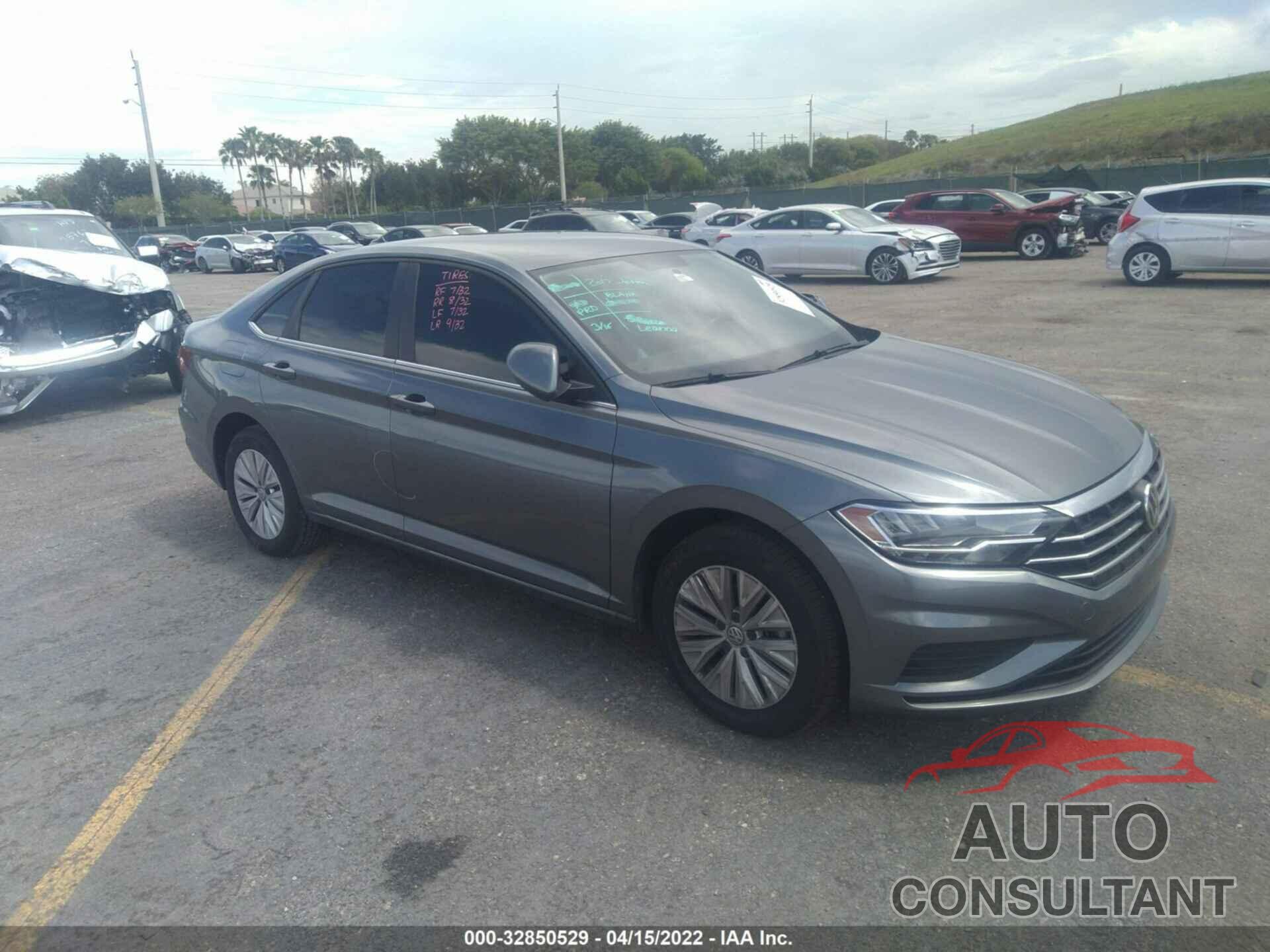 VOLKSWAGEN JETTA 2019 - 3VWC57BUXKM240354