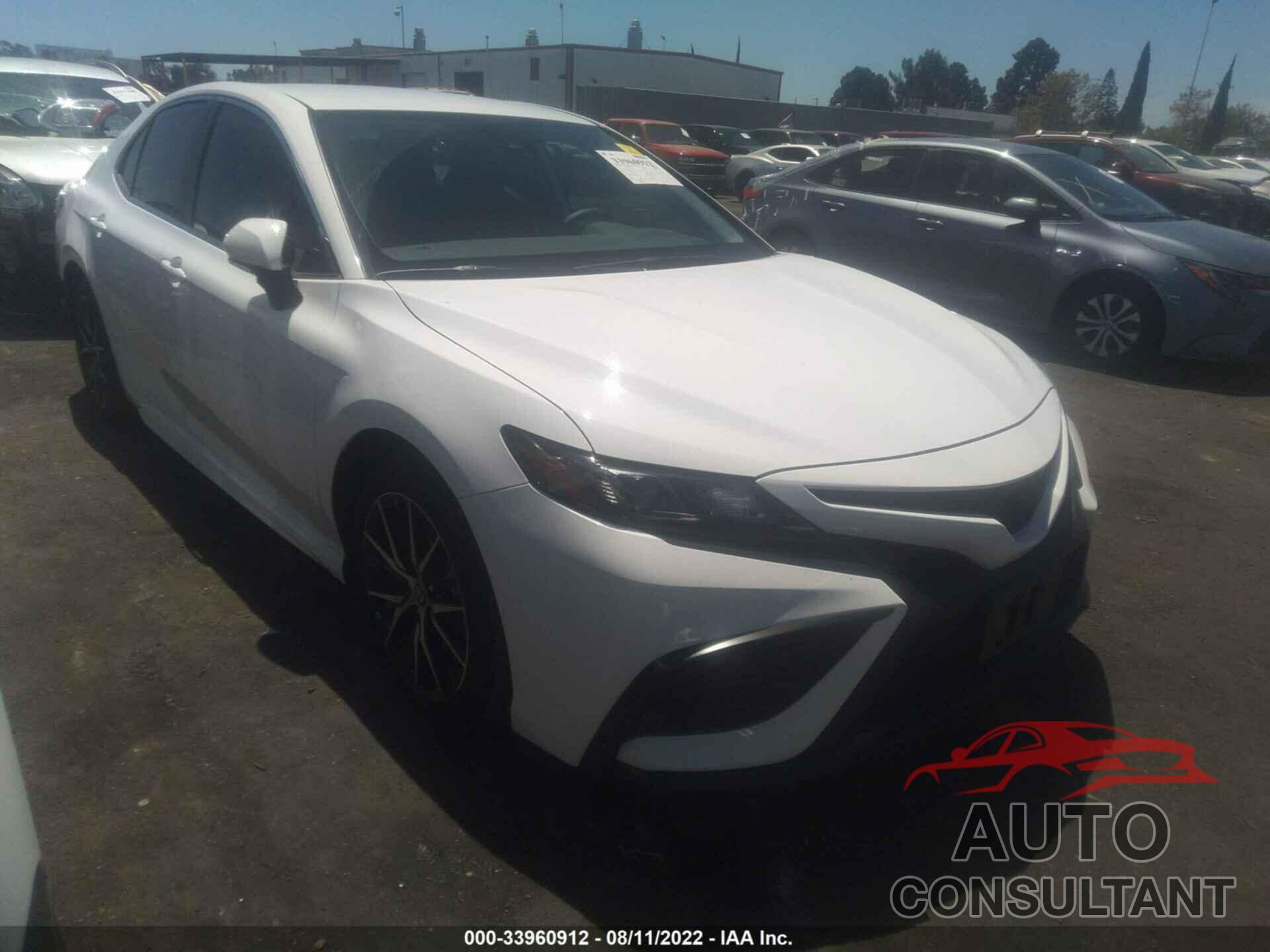 TOYOTA CAMRY 2022 - 4T1G11AK4NU051840