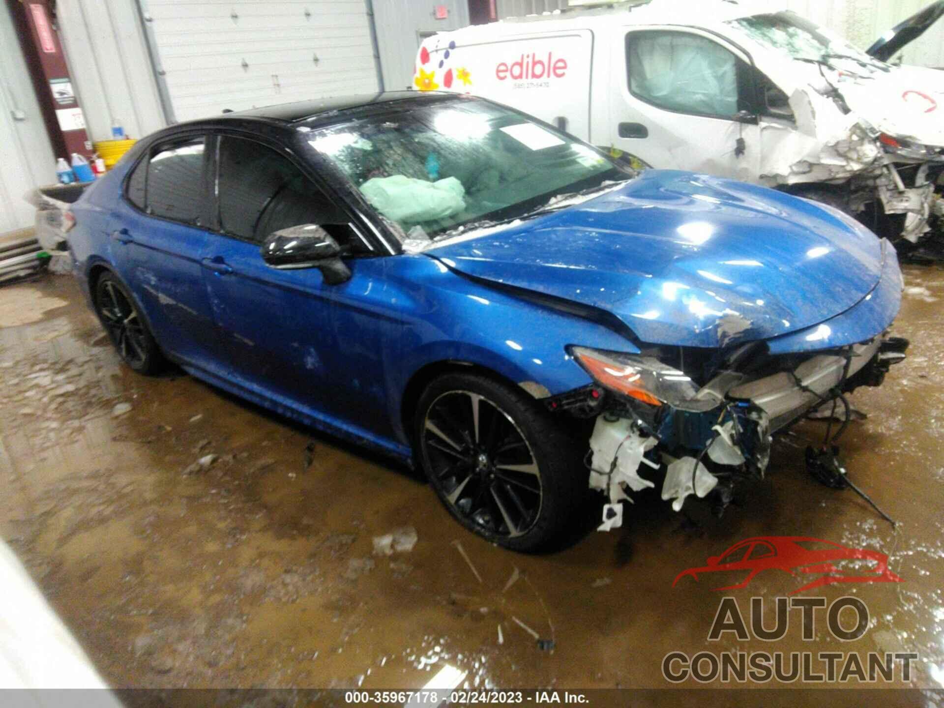 TOYOTA CAMRY 2018 - 4T1B61HK8JU112277