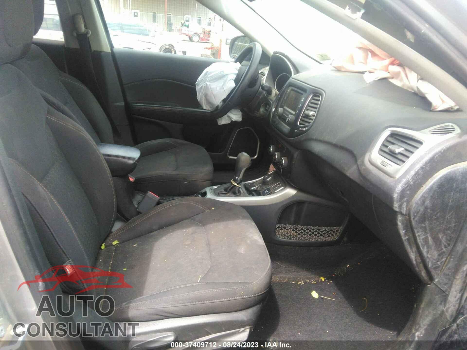 JEEP COMPASS 2018 - 3C4NJDAB7JT366018