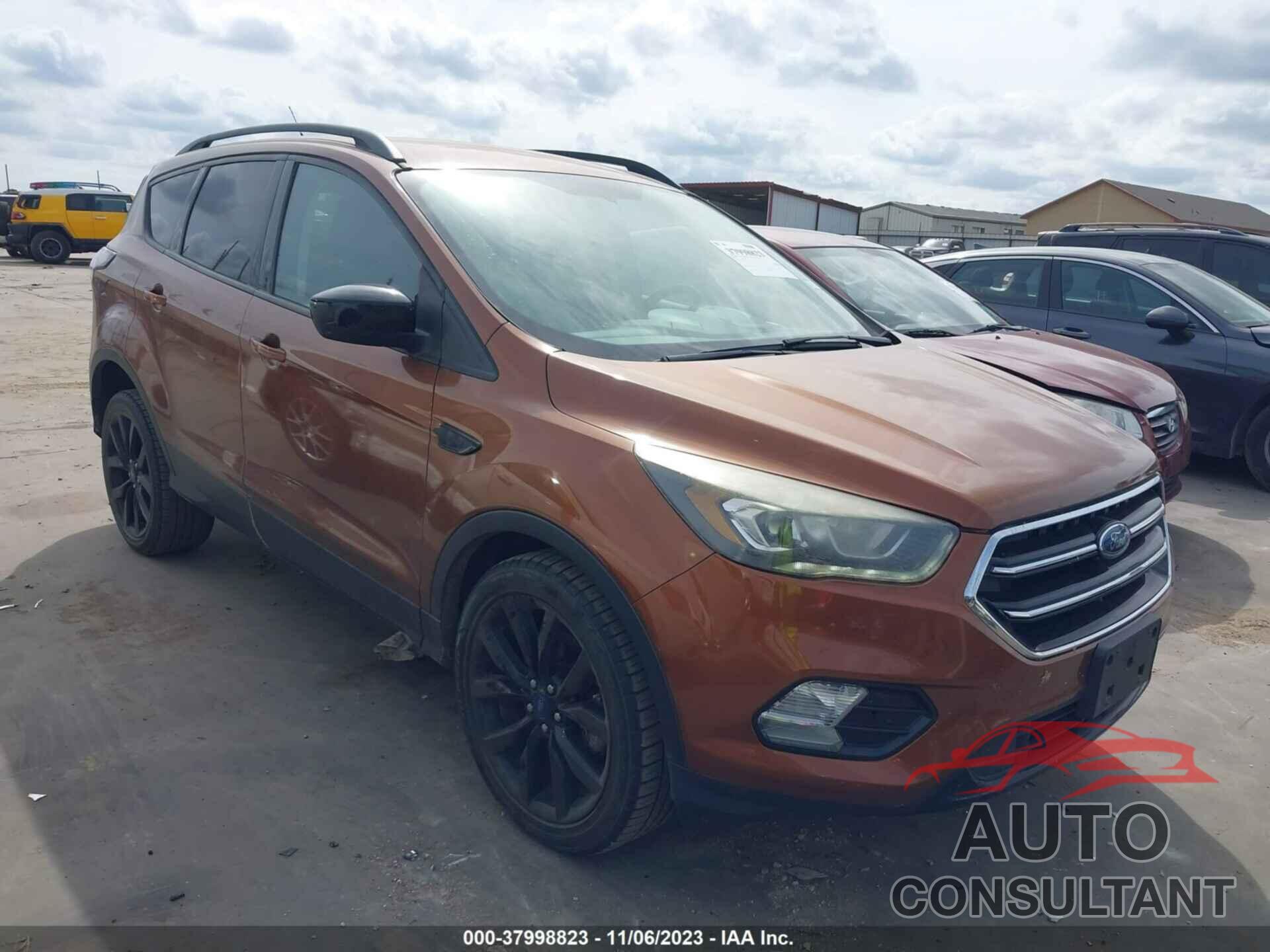 FORD ESCAPE 2017 - 1FMCU0G96HUA13891