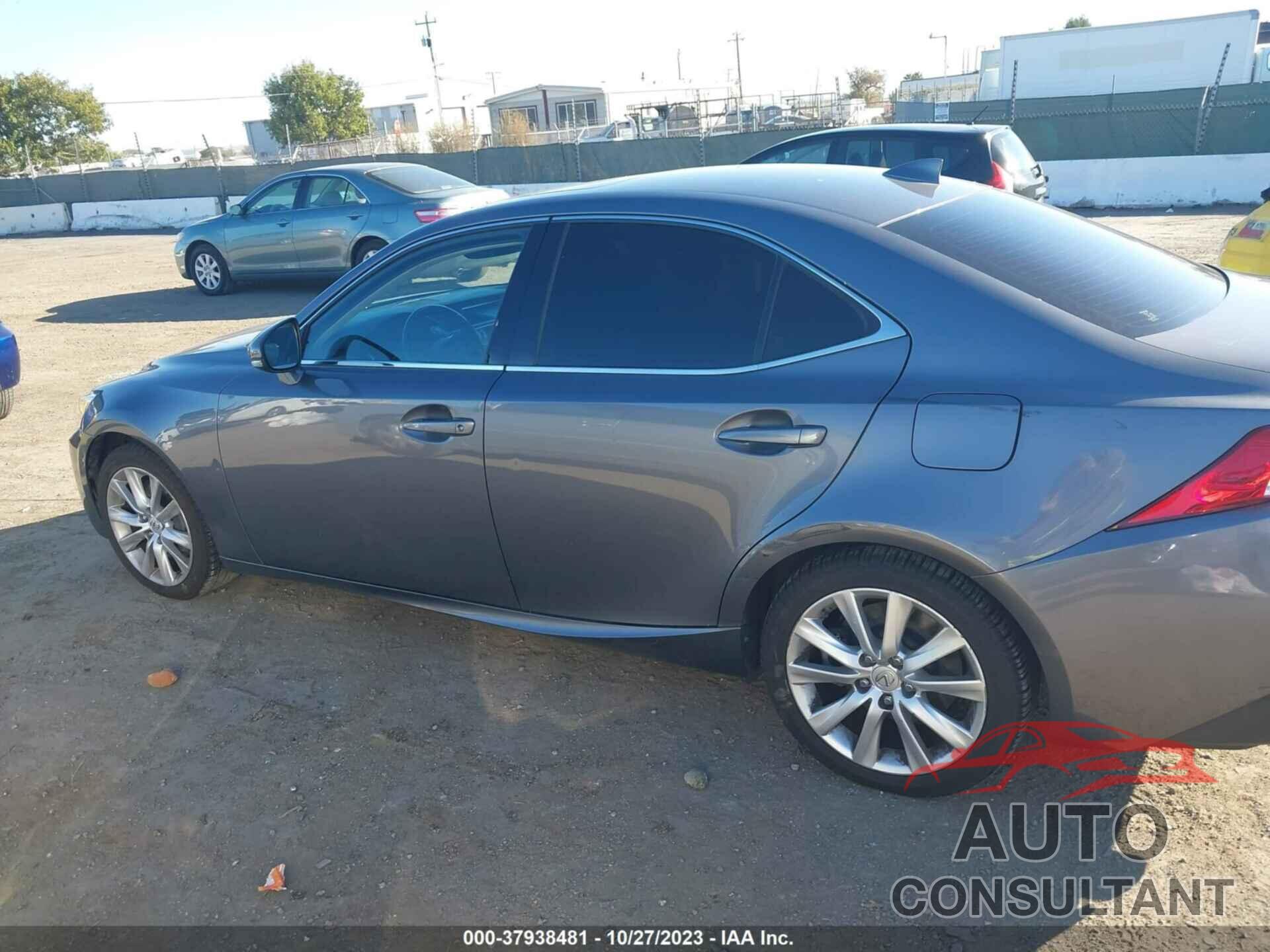 LEXUS IS 2016 - JTHBA1D21G5028358