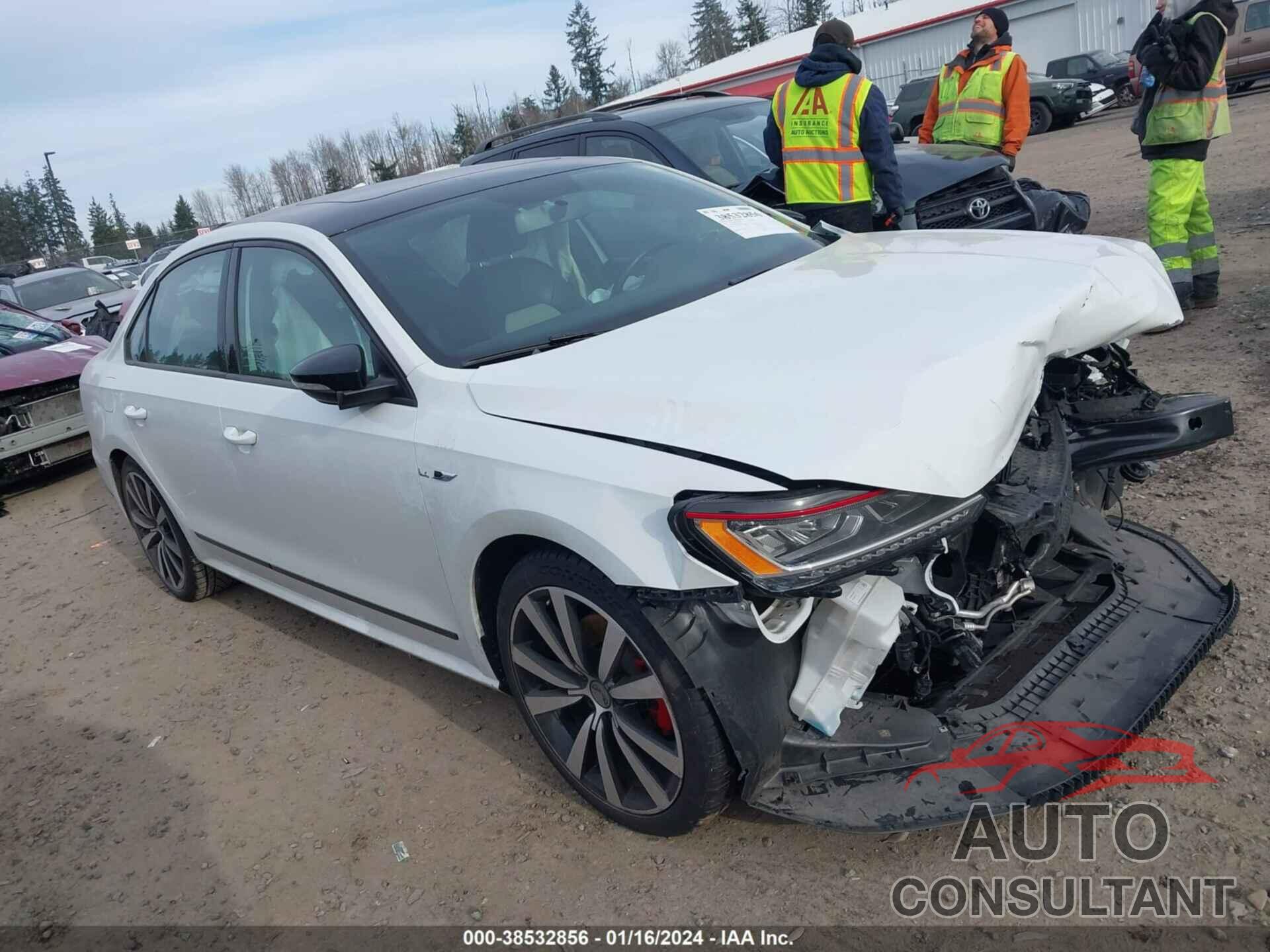 VOLKSWAGEN PASSAT 2018 - 1VWJM7A35JC035558