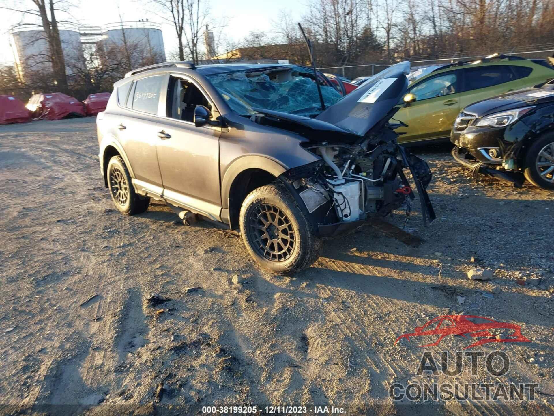 TOYOTA RAV4 2018 - 2T3RFREV4JW746530