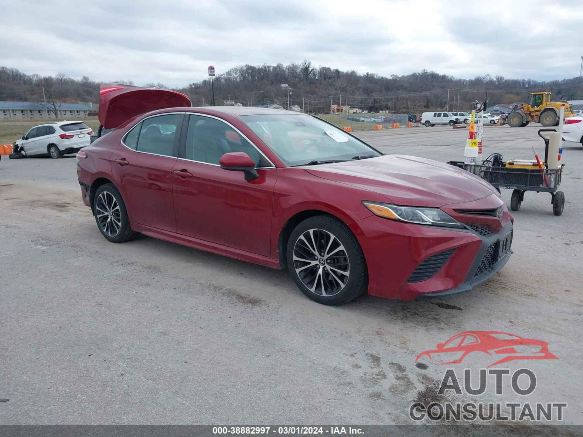 TOYOTA CAMRY 2018 - 4T1B11HK7JU618343
