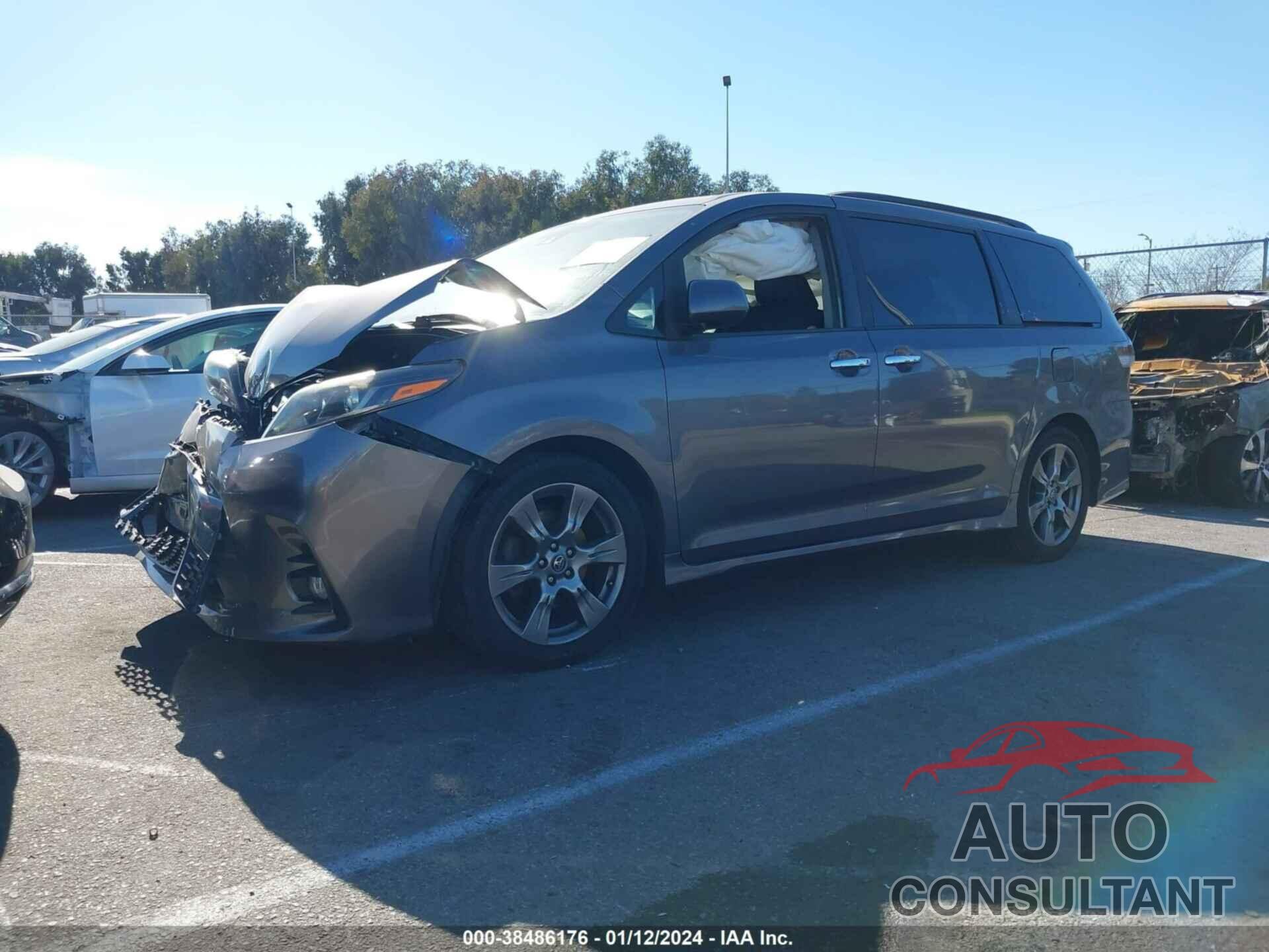 TOYOTA SIENNA 2018 - 5TDXZ3DC6JS909319