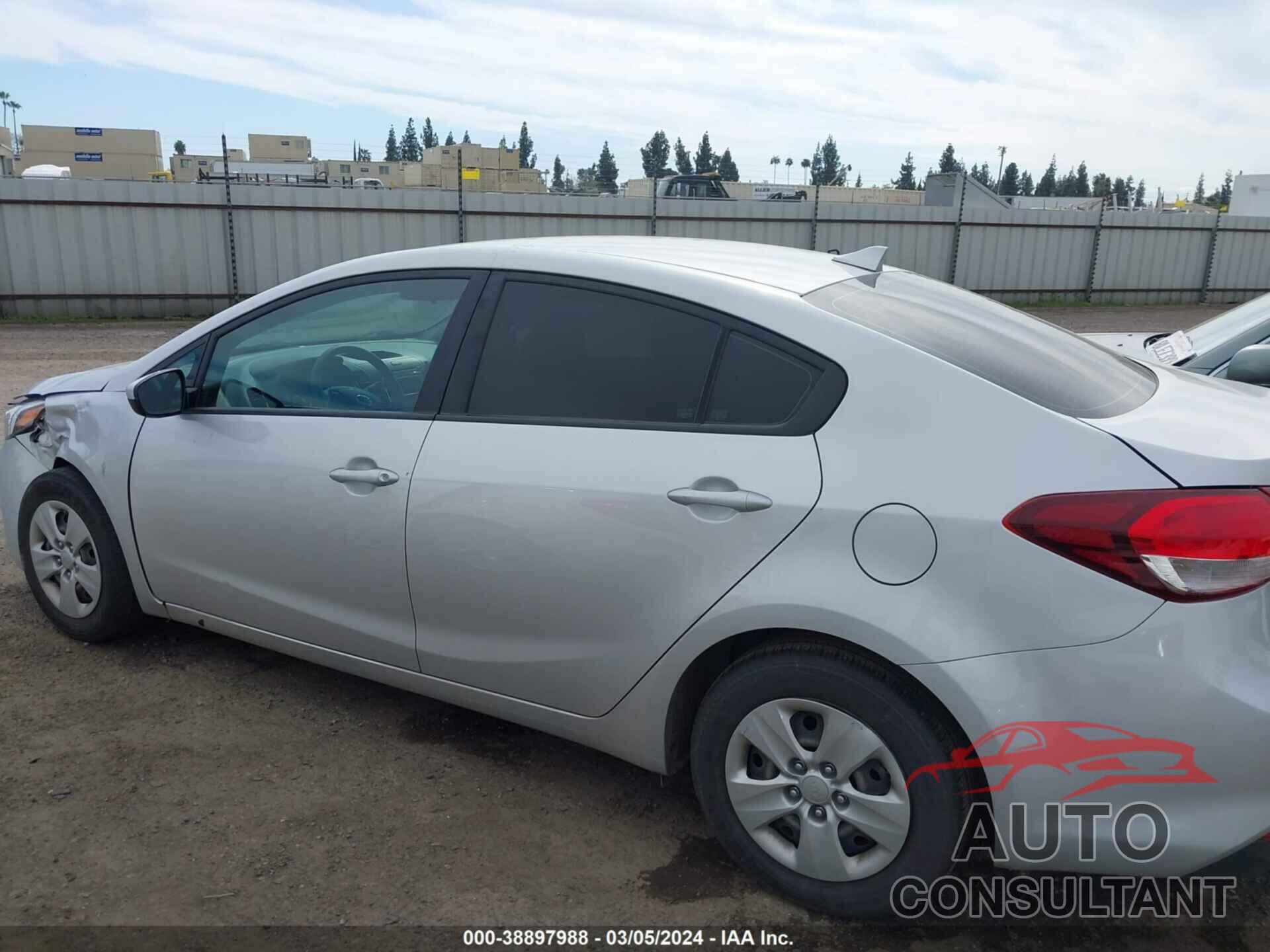 KIA FORTE 2018 - 3KPFK4A75JE283401