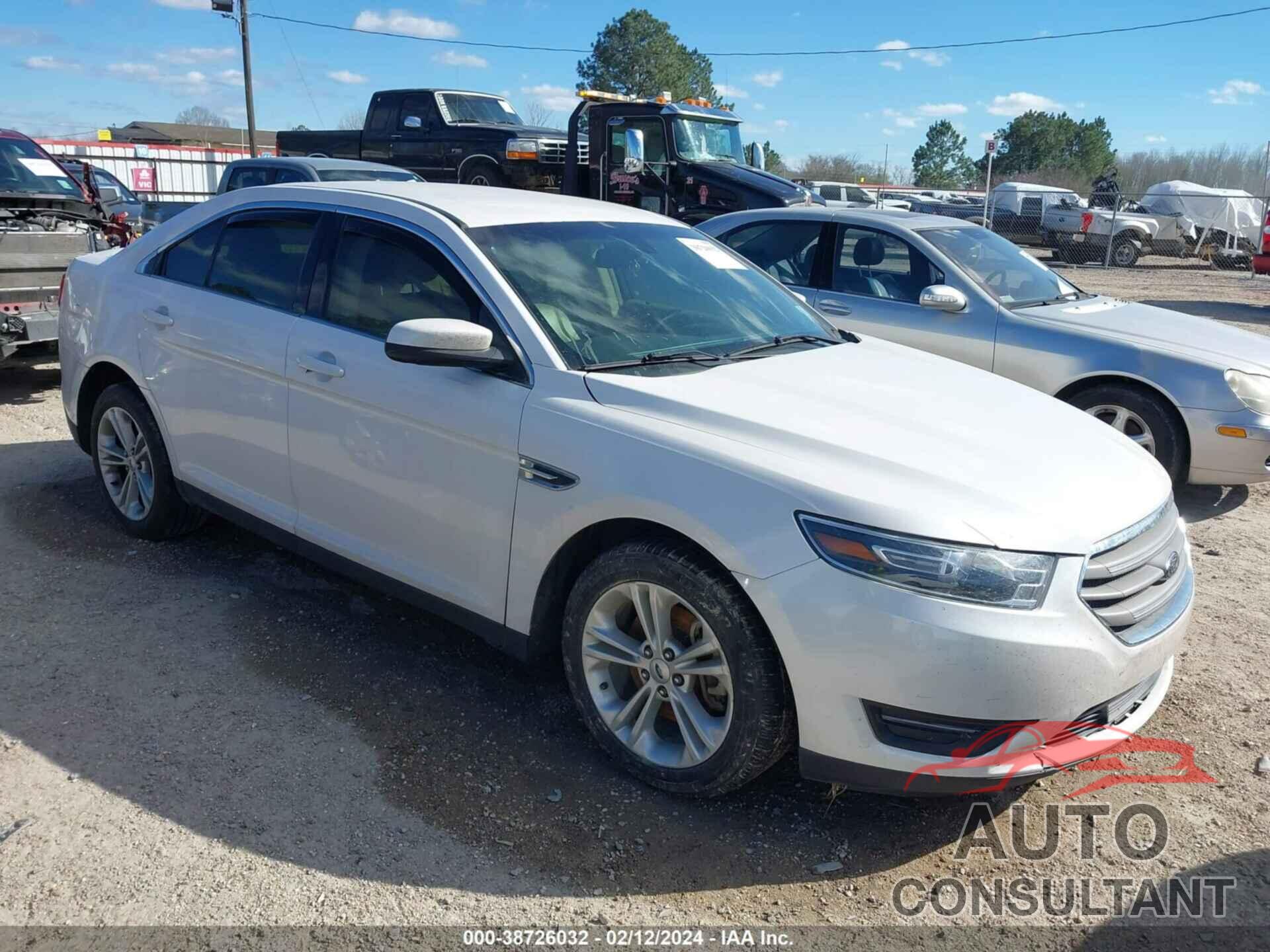 FORD TAURUS 2018 - 1FAHP2E81JG113186