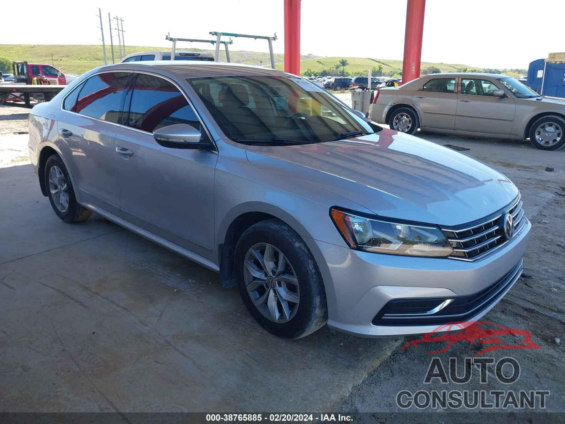 VOLKSWAGEN PASSAT 2017 - 1VWAT7A37HC057753