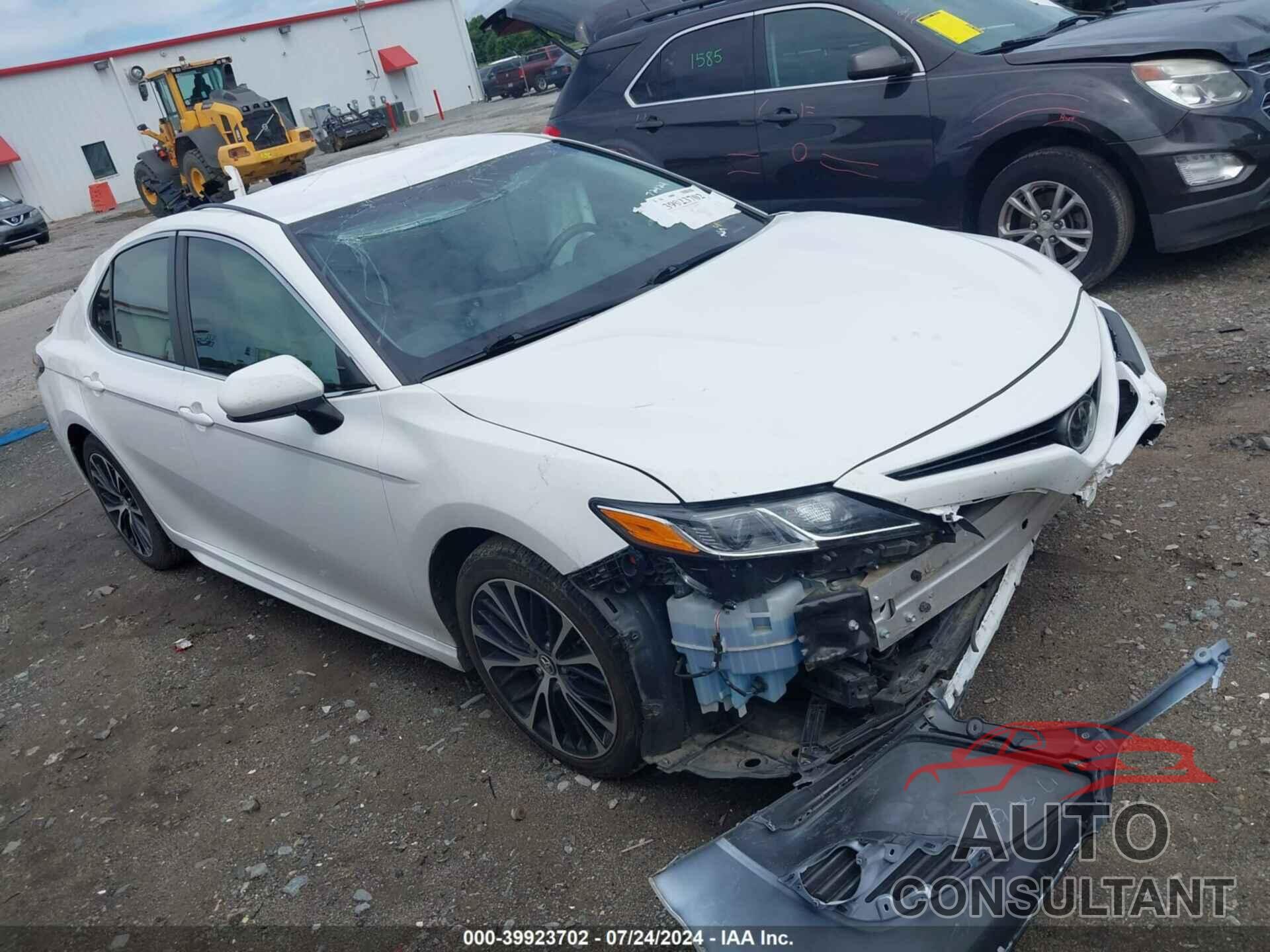 TOYOTA CAMRY 2018 - 4T1B11HK2JU154457