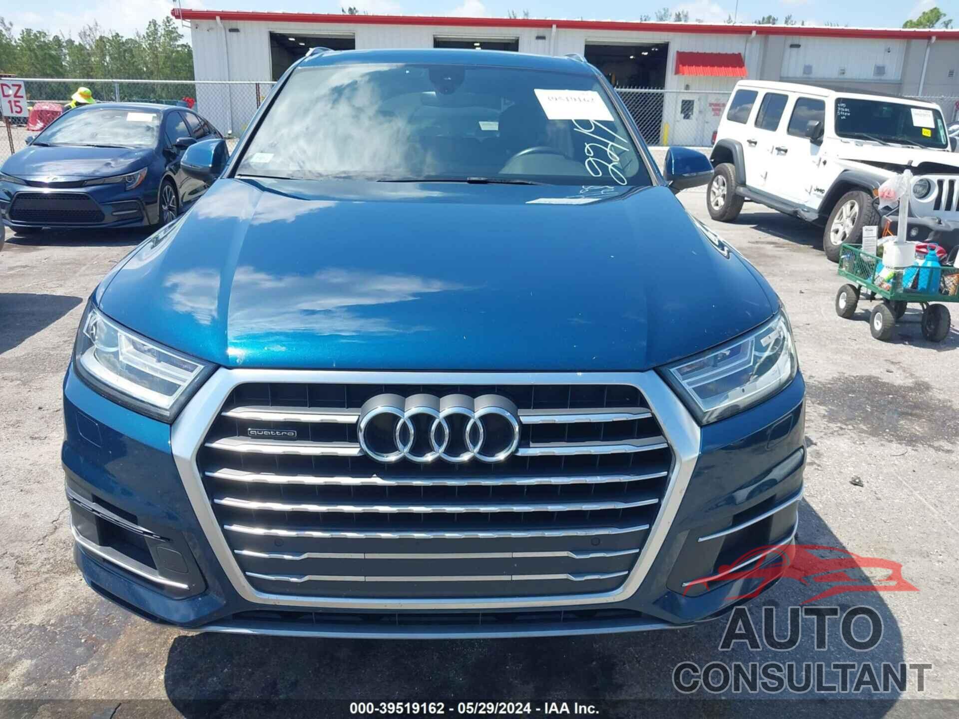 AUDI Q7 2018 - WA1LHAF7XJD022219