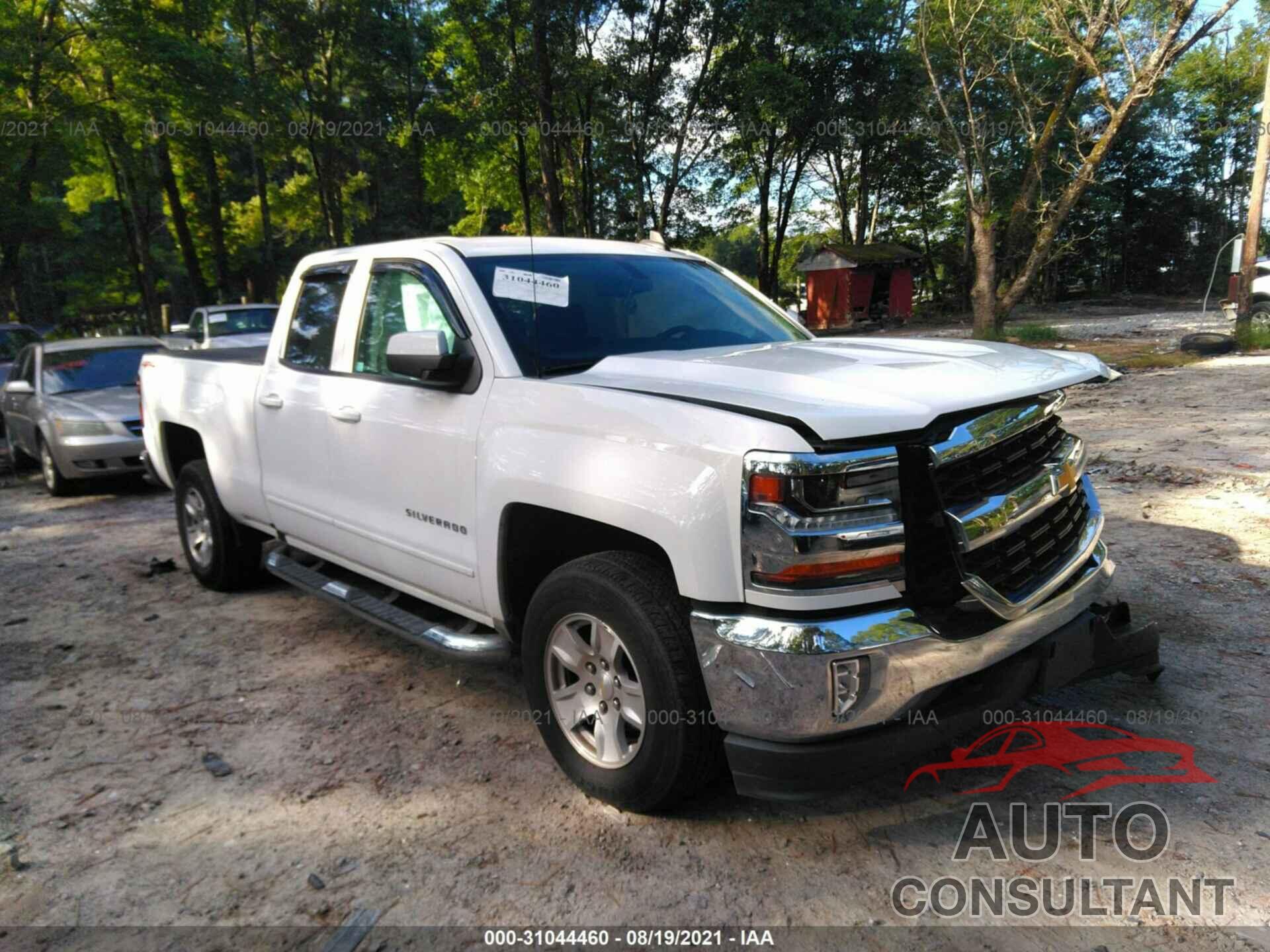 CHEVROLET SILVERADO 1500 2018 - 1GCVKREH8JZ223578