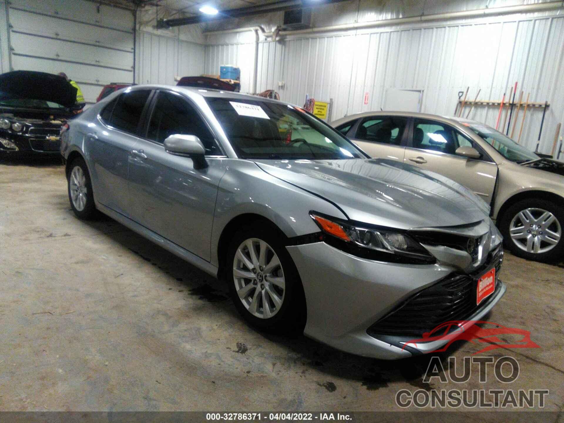 TOYOTA CAMRY 2018 - 4T1B11HK0JU664774