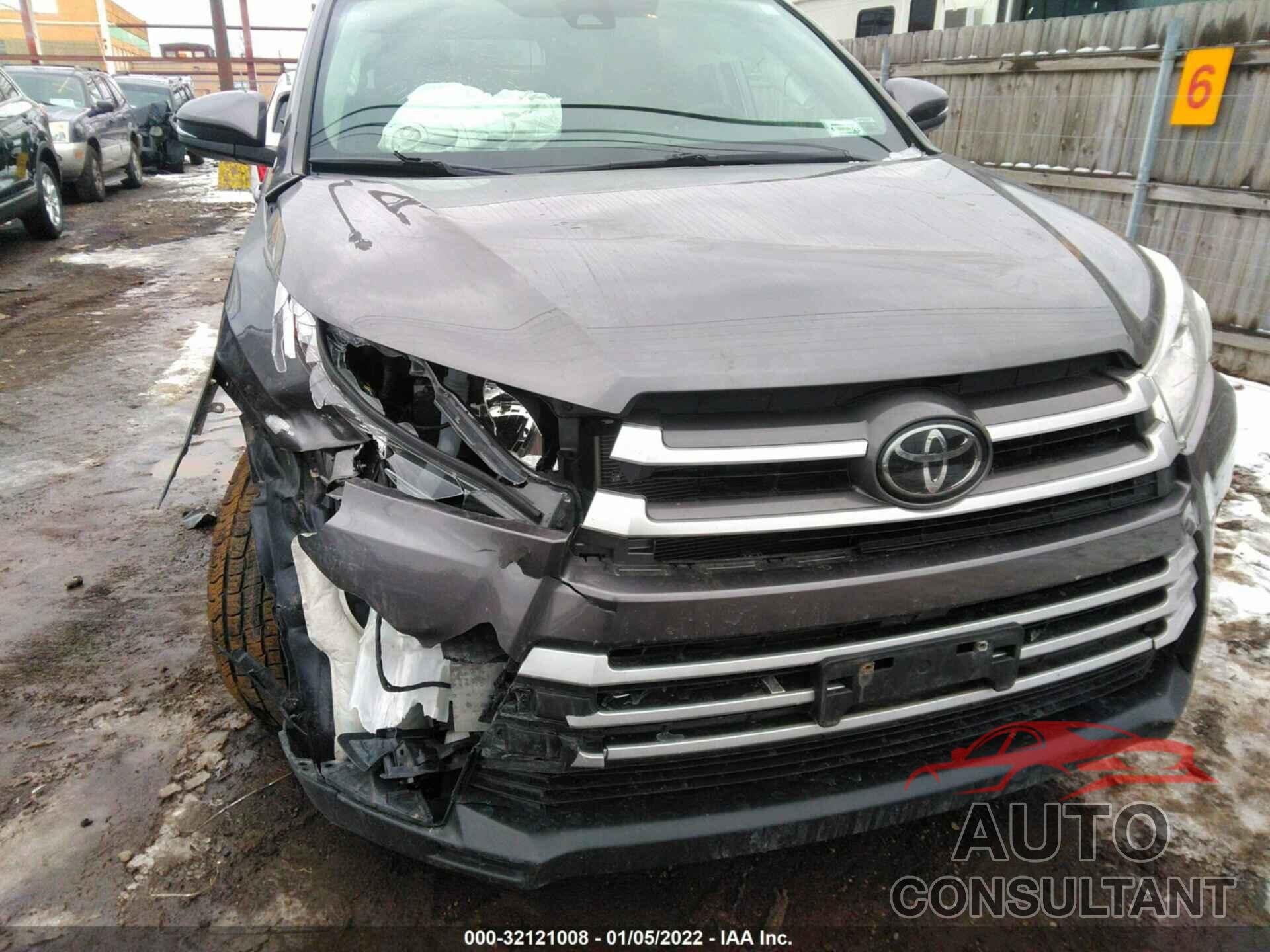 TOYOTA HIGHLANDER 2018 - 5TDJZRFH2JS555736