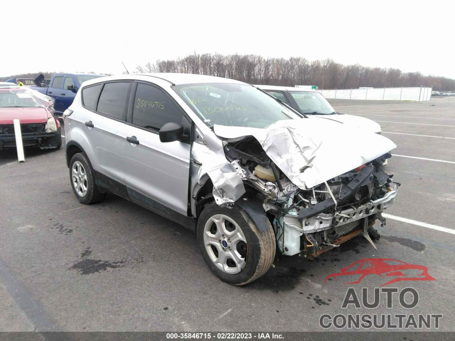 FORD ESCAPE 2017 - 1FMCU0F75HUB00021