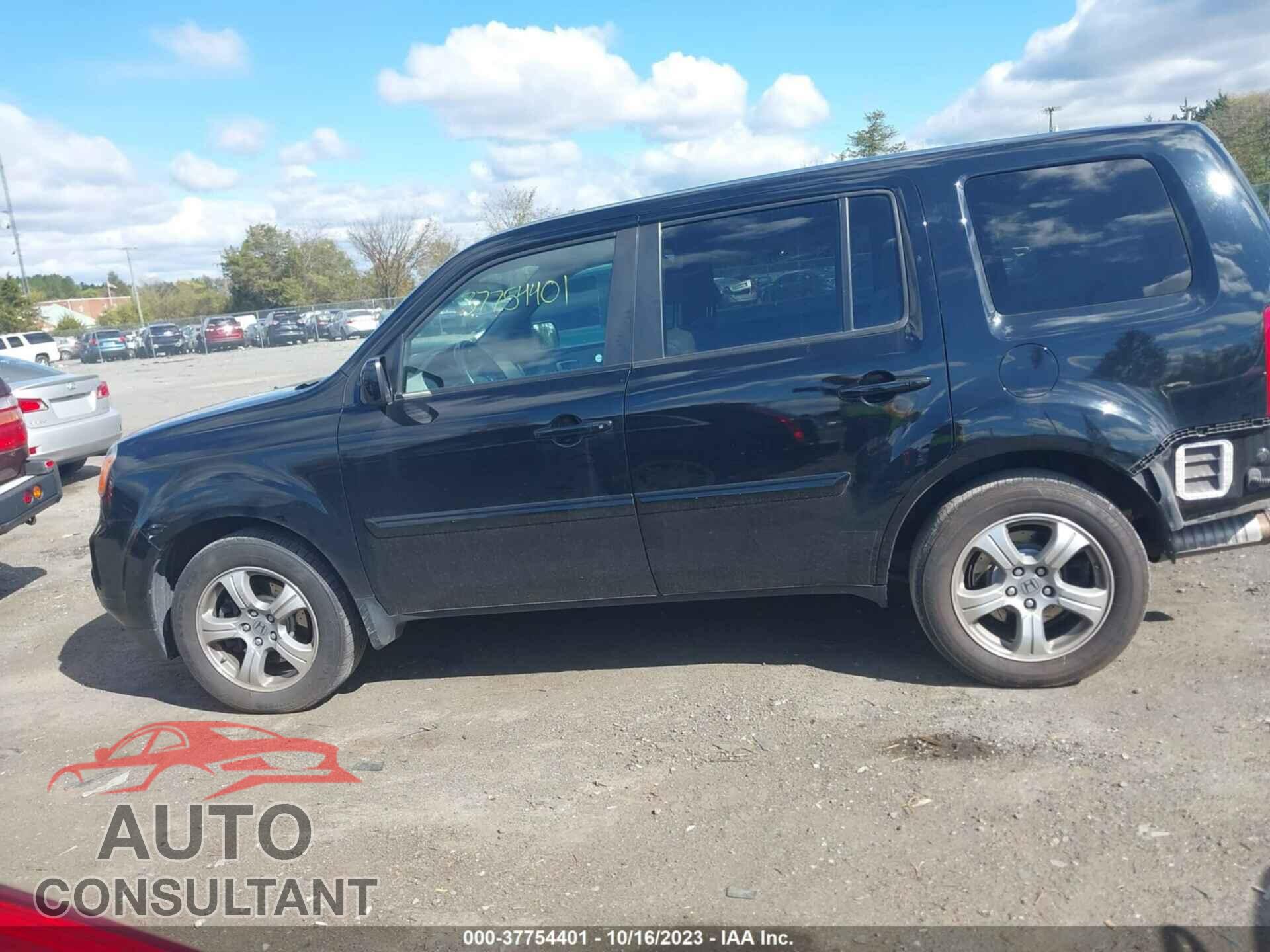 HONDA PILOT 2015 - 5FNYF4H51FB041885