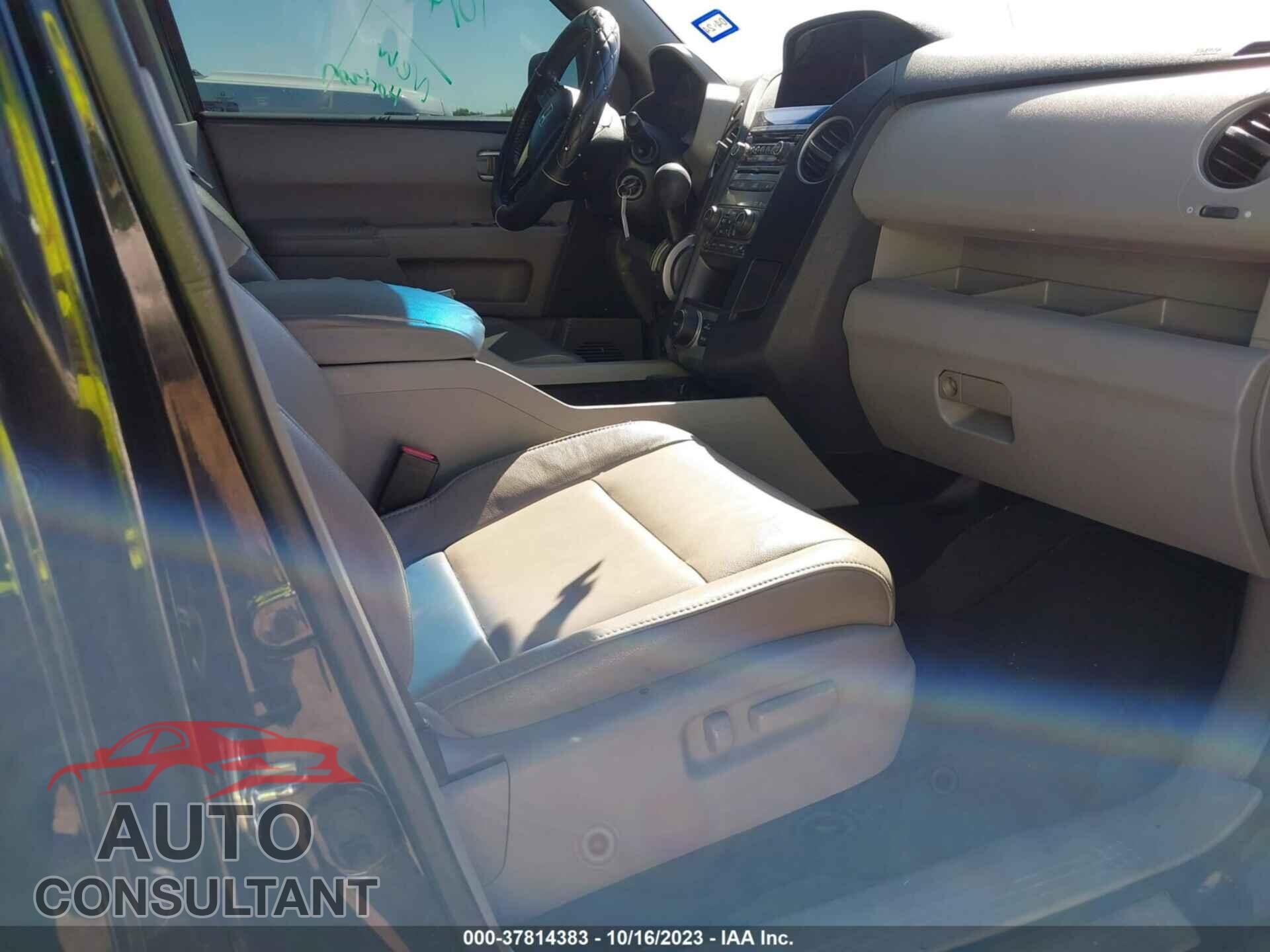 HONDA PILOT 2015 - 5FNYF3H63FB013329