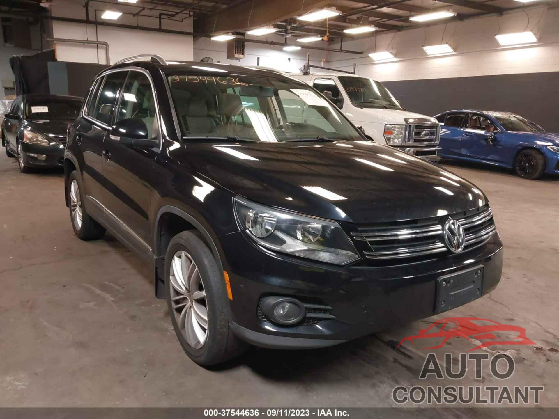 VOLKSWAGEN TIGUAN 2015 - WVGBV7AX9FW603044