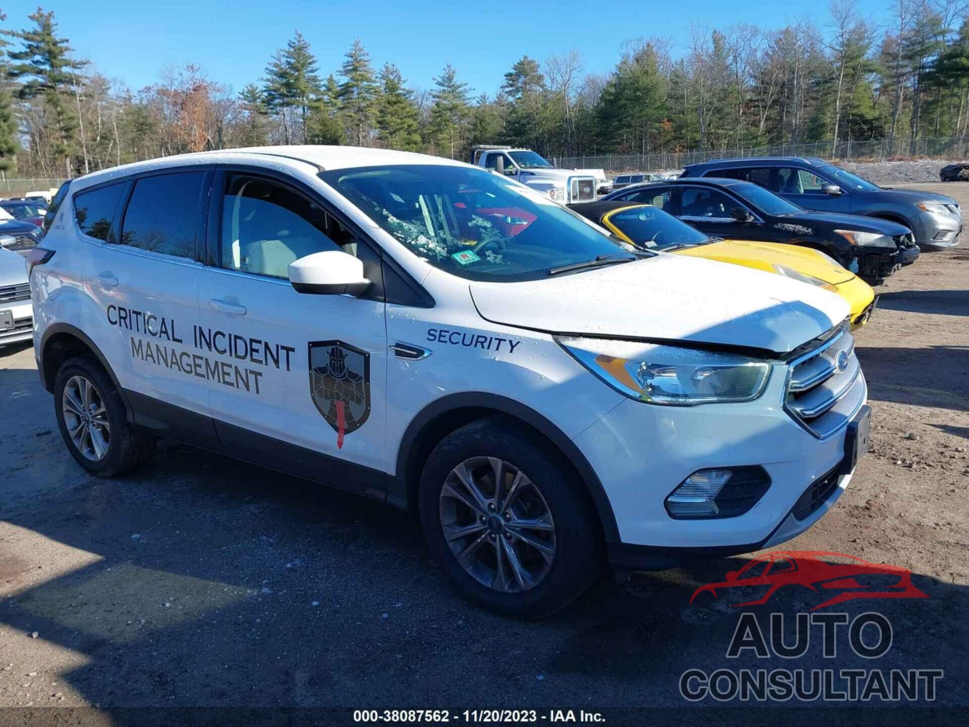 FORD ESCAPE 2017 - 1FMCU9GD6HUA56412